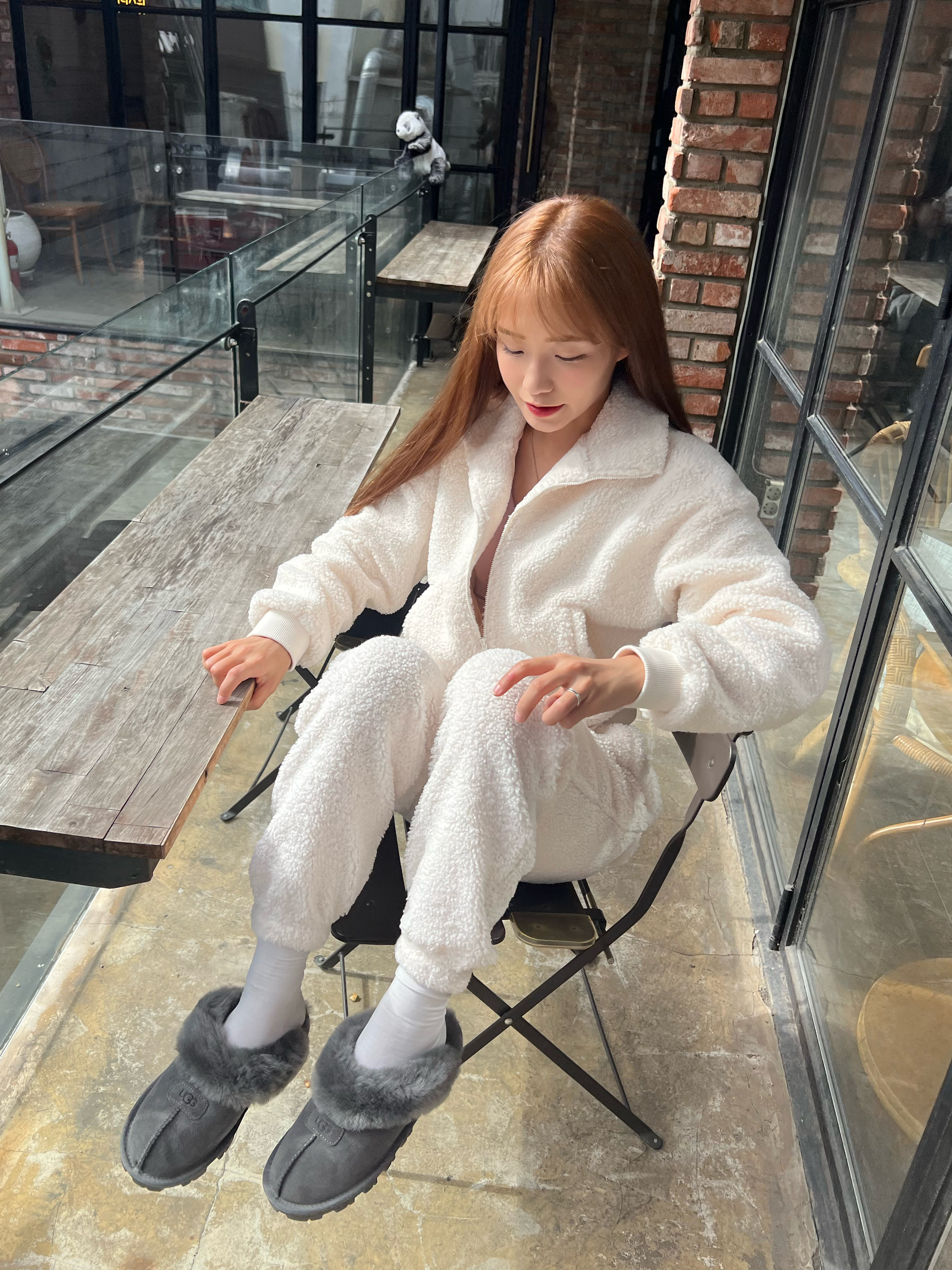 (W) UGG Coquette Slipper Grey 착용 스타일 - 1