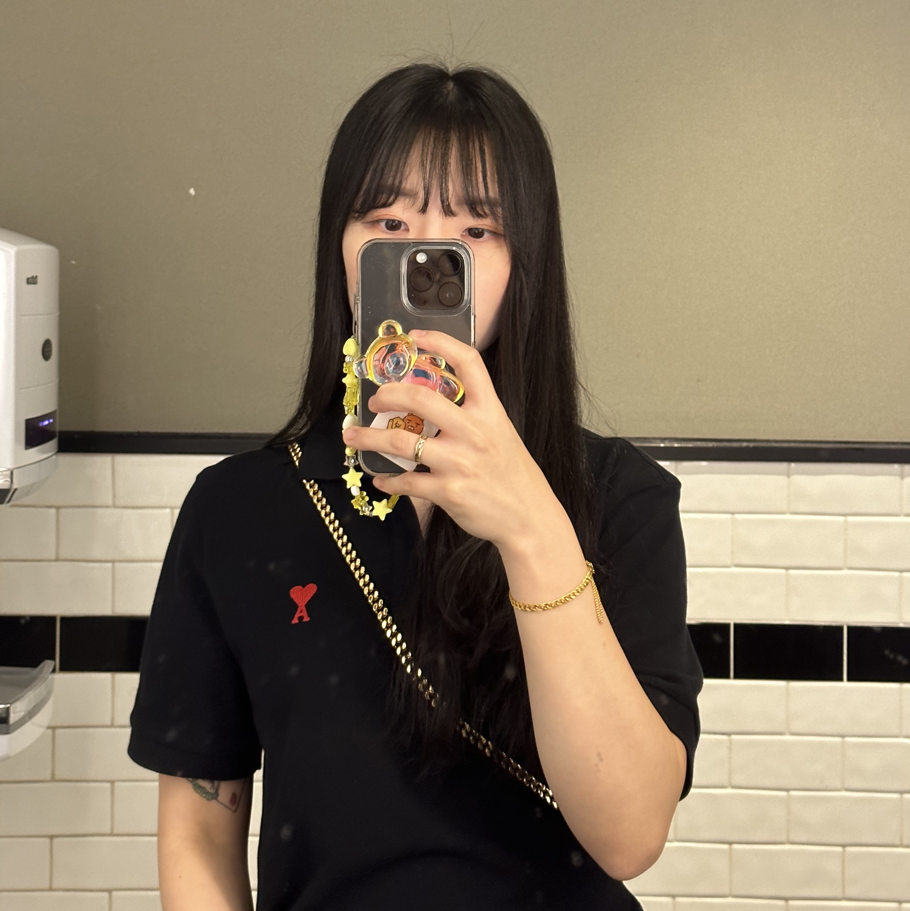AMI de Coeur Polo Shirt Black, Gucci Deco Mini Shoulder Bag White Leather 착용 스타일