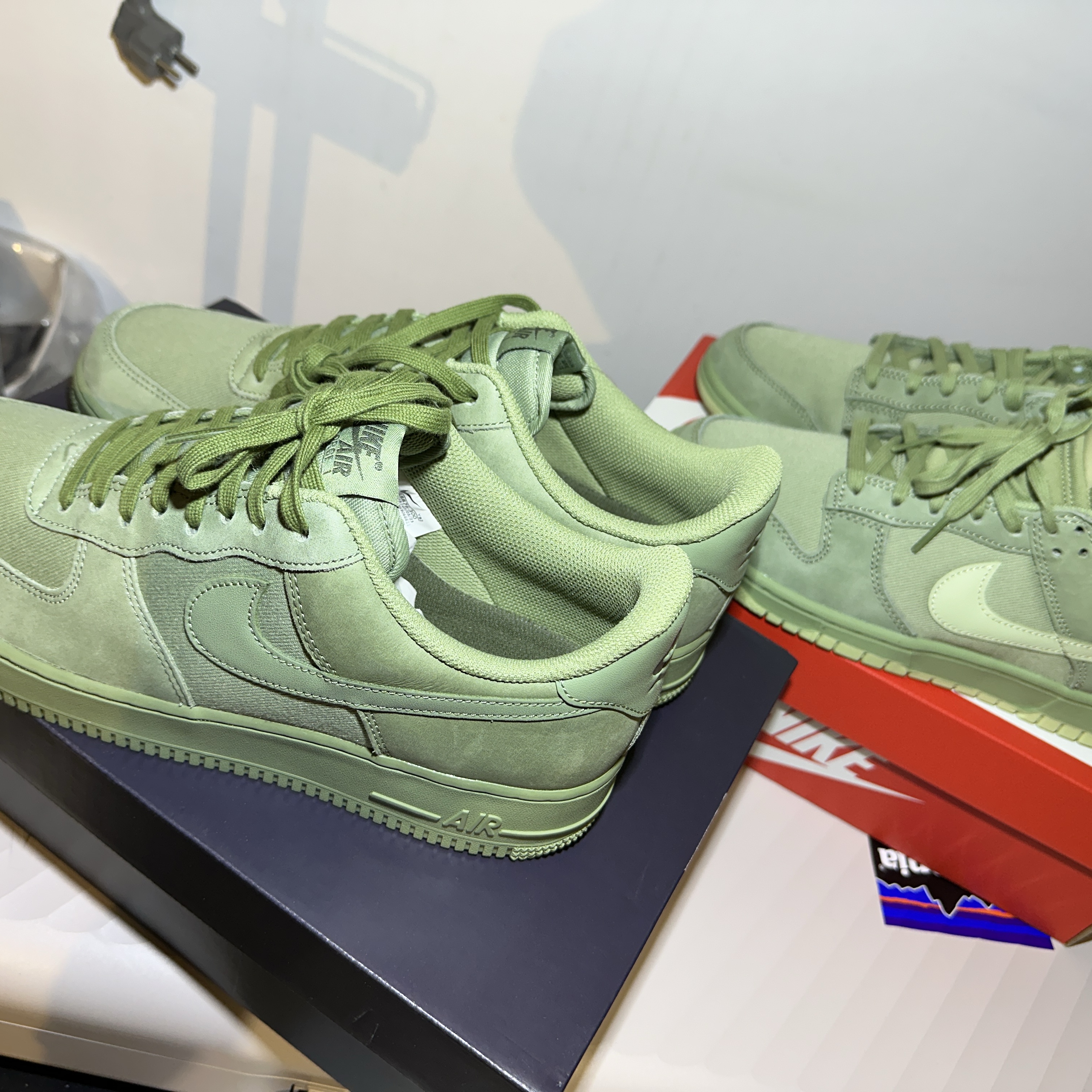 Nike Air Force 1 '07 LX Oil Green 착용 스타일 - 3