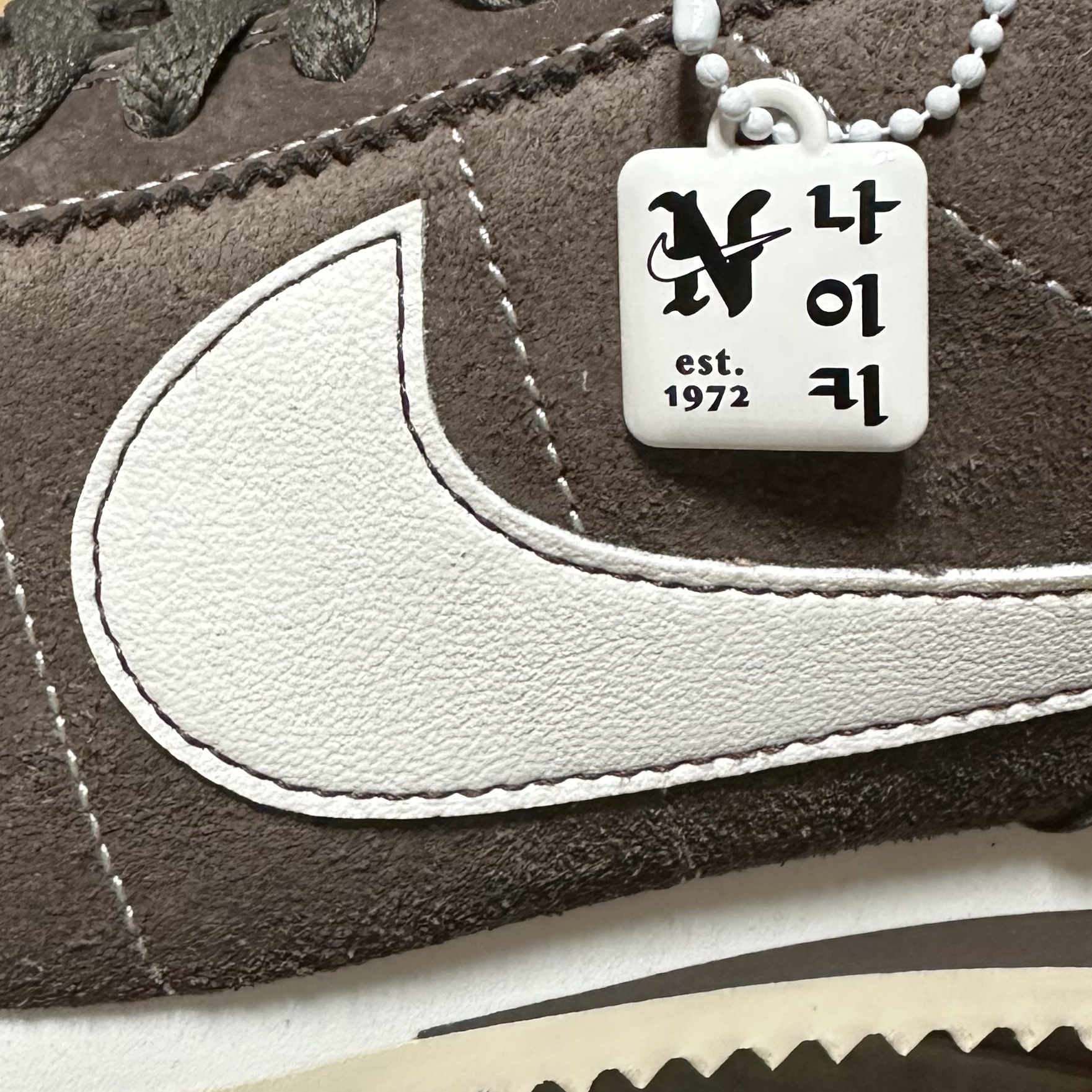 Nike Cortez SE Hangul Day Baroque Brown Sail 착용 스타일