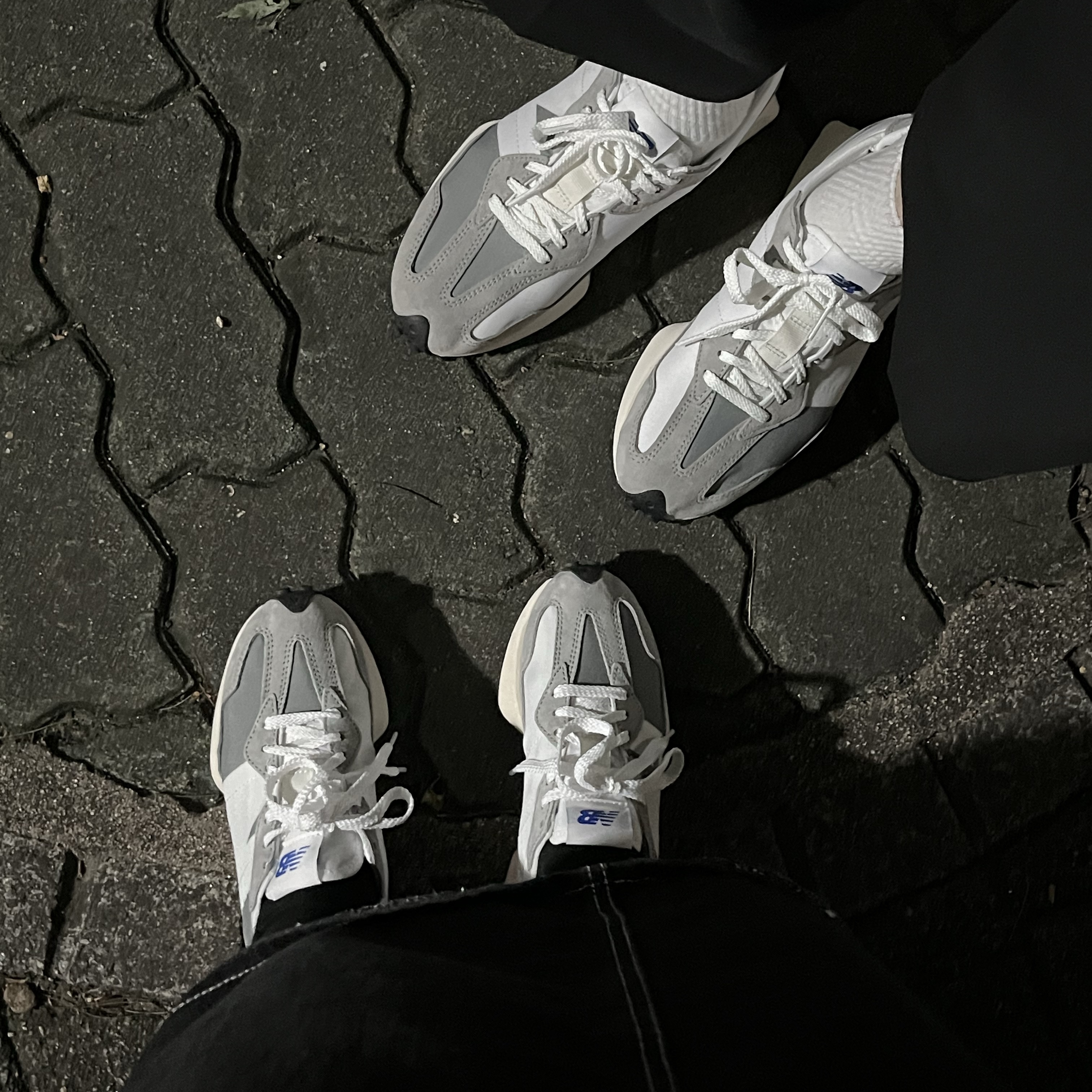 New Balance 327 Grey 착용 스타일