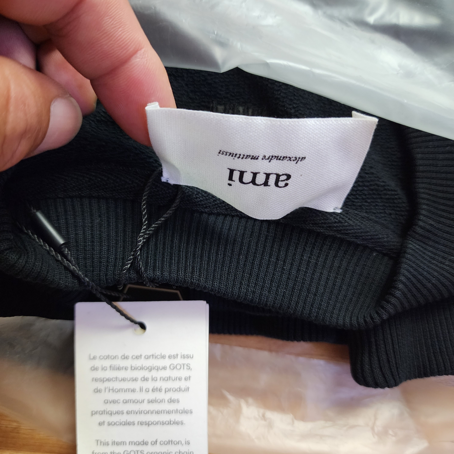AMI de Coeur Sweatshirt Black 착용 스타일 - 1