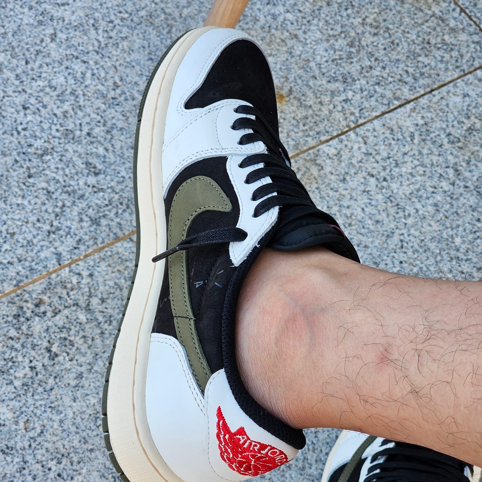(W) Jordan 1 x Travis Scott Retro Low OG SP Medium Olive 착용 스타일