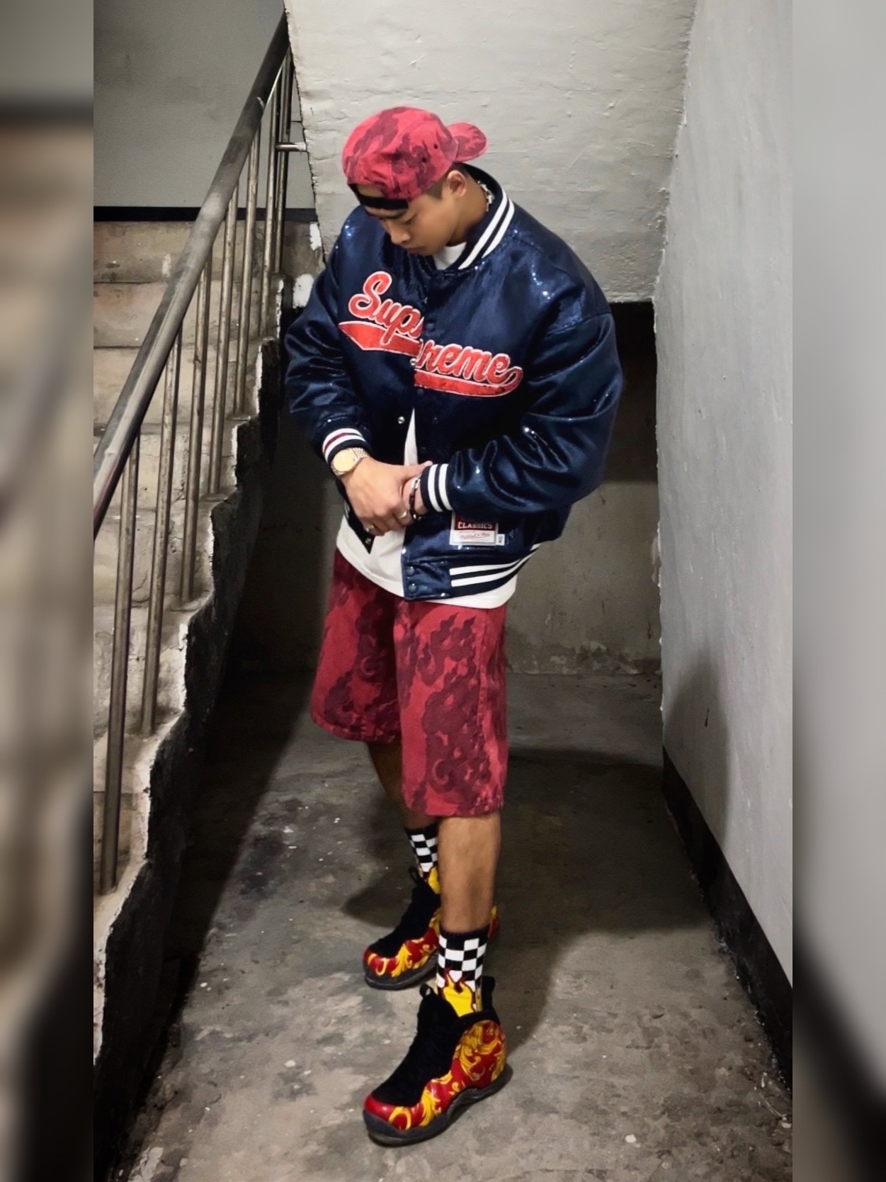 Supreme Flames Jacquard Denim Camp Cap Washed Red - 23SS, Supreme Flames Jacquard Baggy Denim Shorts Washed Red - 23SS 착용 스타일 - 2