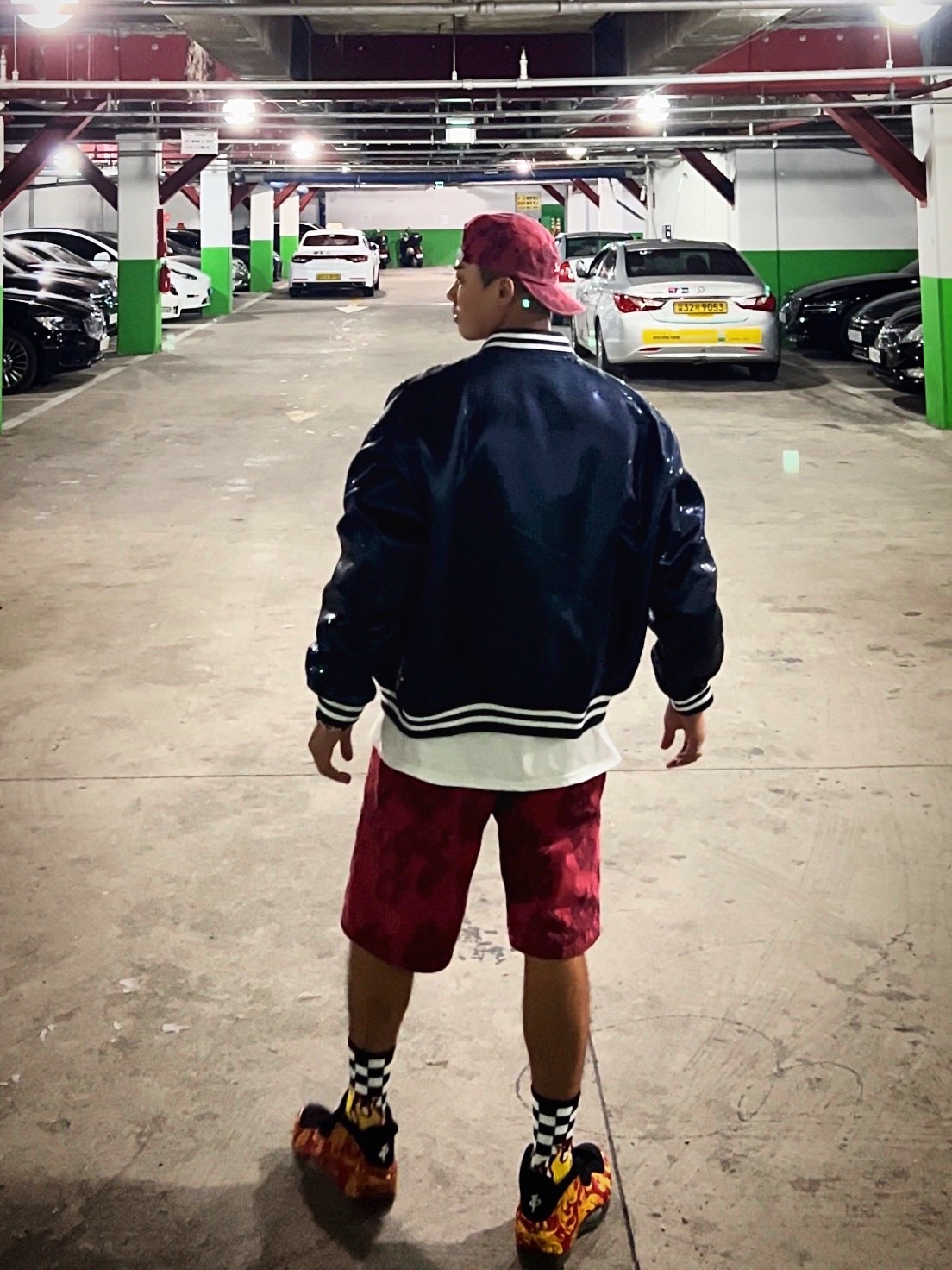 Supreme Flames Jacquard Denim Camp Cap Washed Red - 23SS, Supreme Flames Jacquard Baggy Denim Shorts Washed Red - 23SS 착용 스타일 - 6