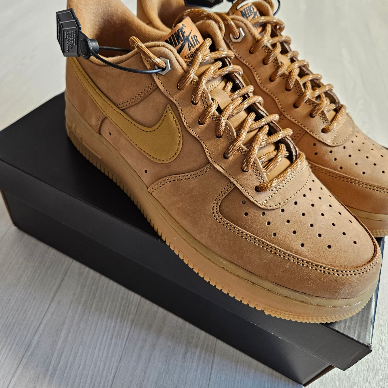 Nike Air Force 1 '07 WB Flax 착용 스타일