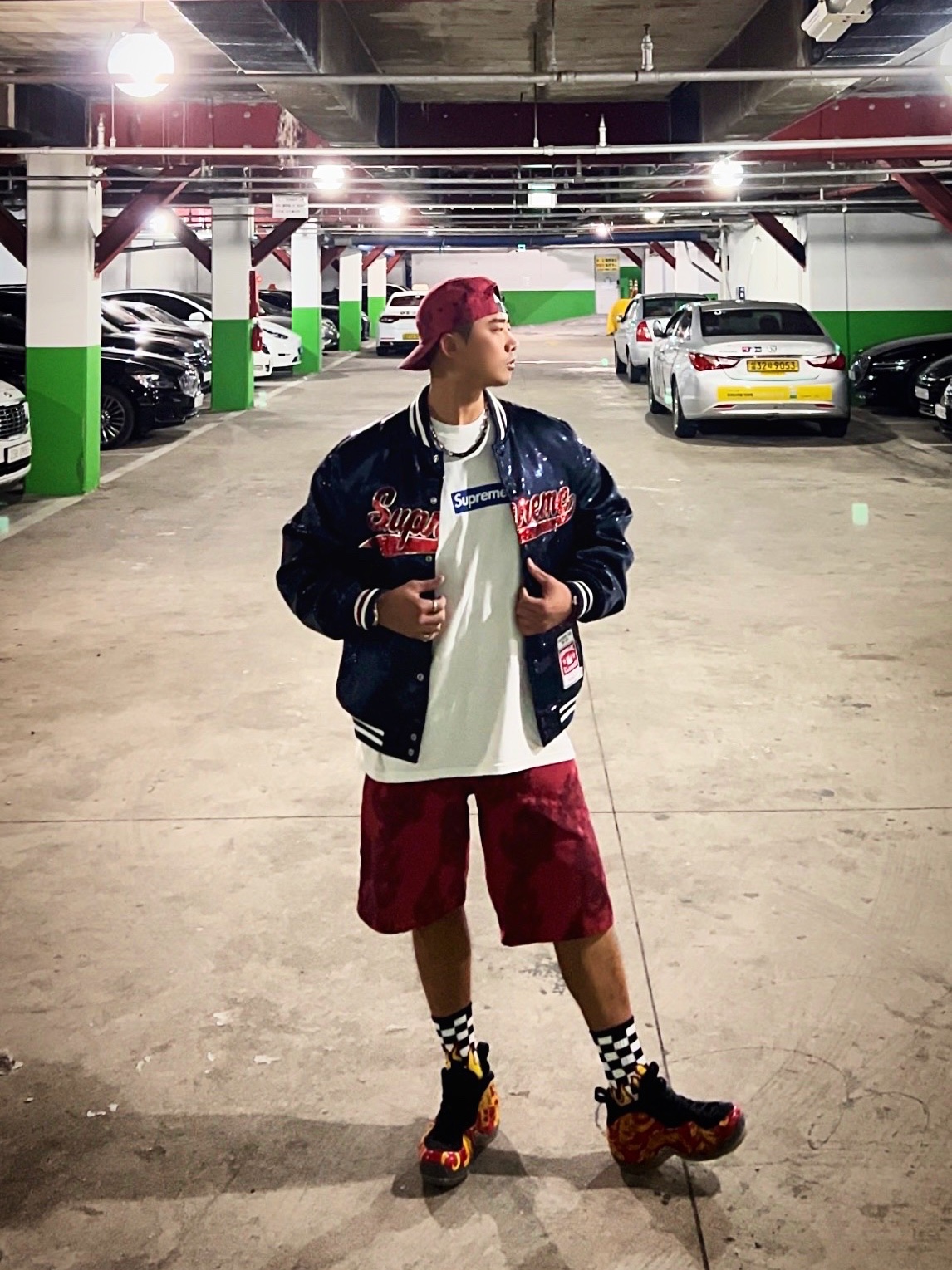 Supreme Flames Jacquard Denim Camp Cap Washed Red - 23SS, Supreme Flames Jacquard Baggy Denim Shorts Washed Red - 23SS 착용 스타일 - 4