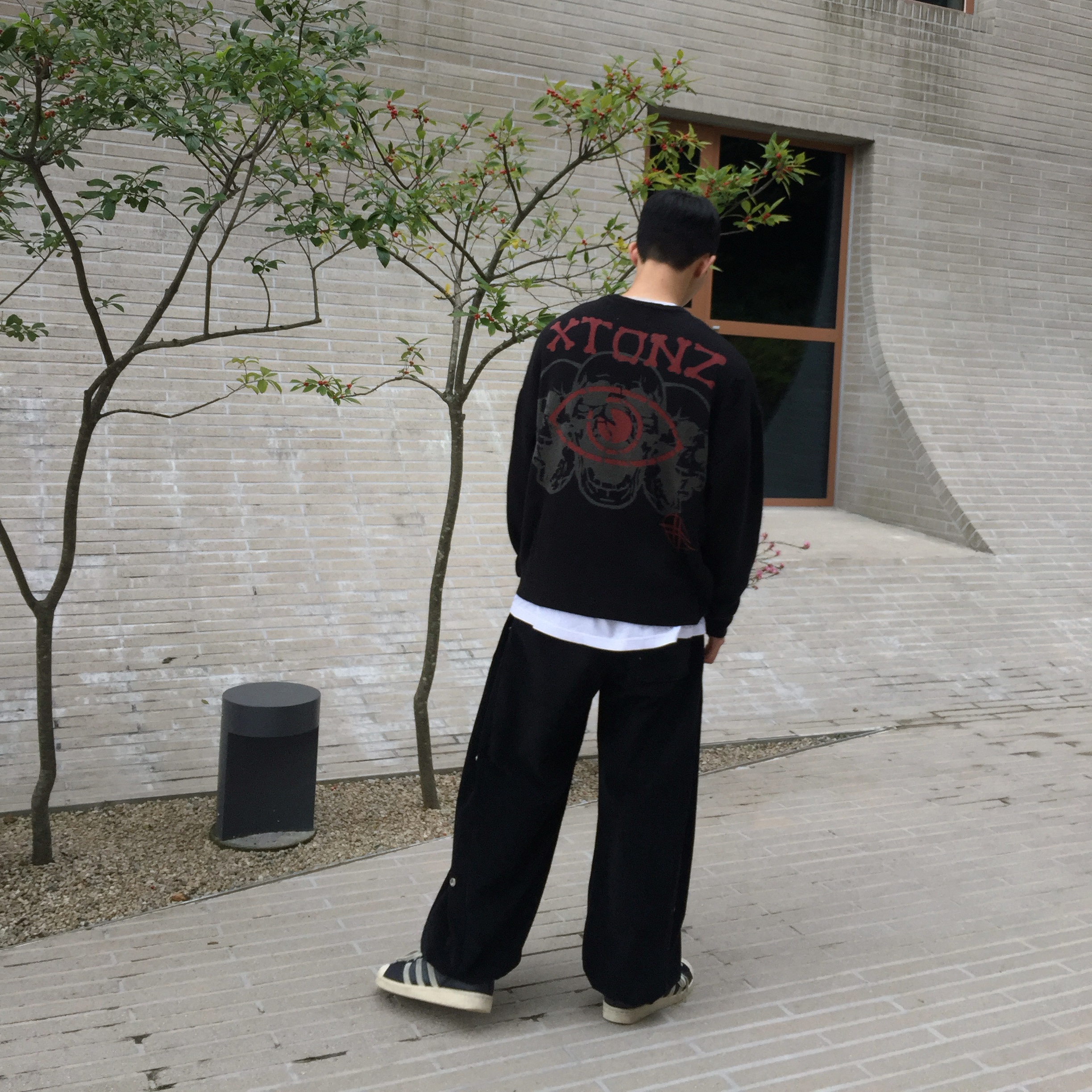 Adidas Superstar 82 Black White 착용 스타일 - 3