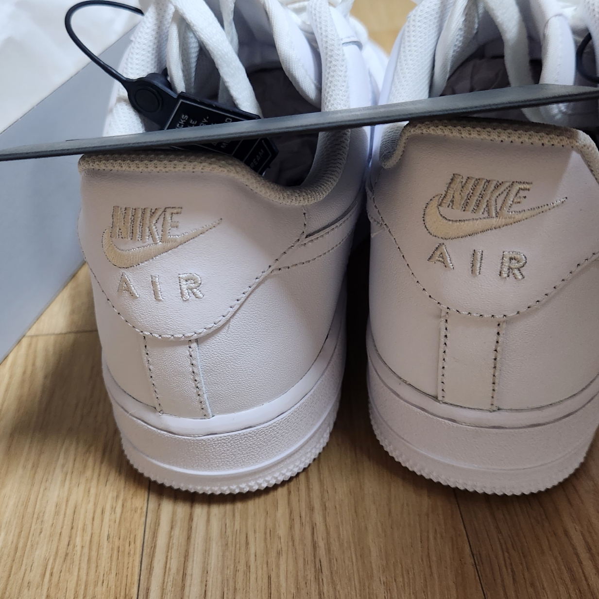 Nike Air Force 1 '07 Low White 착용 스타일 - 1