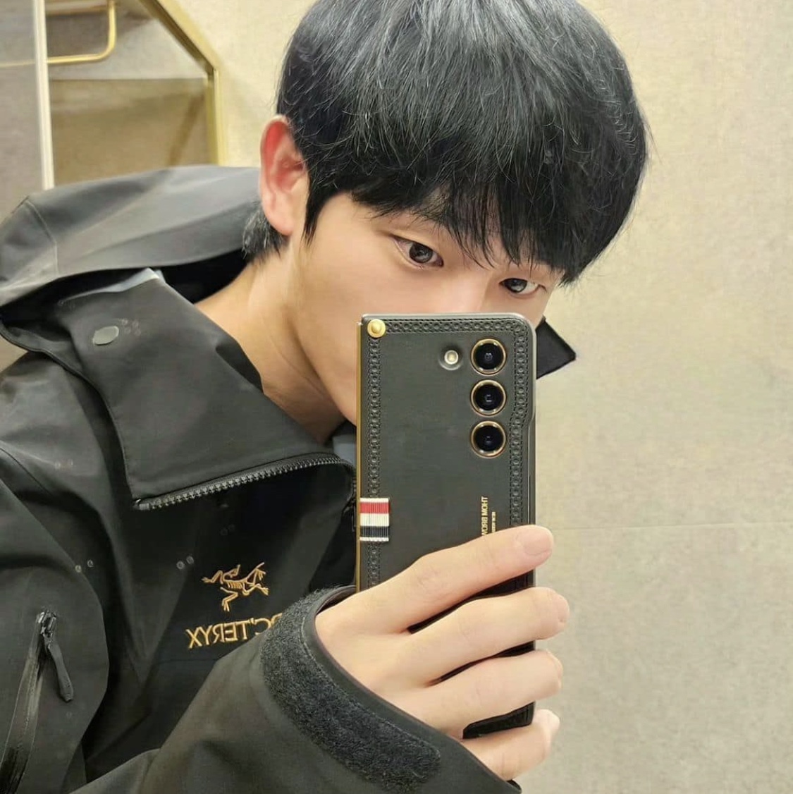 Arc'teryx x Beams Atom AR Hoody Black Gold, Arc'teryx x Beams Zeta SL Jacket Black Gold 착용 스타일