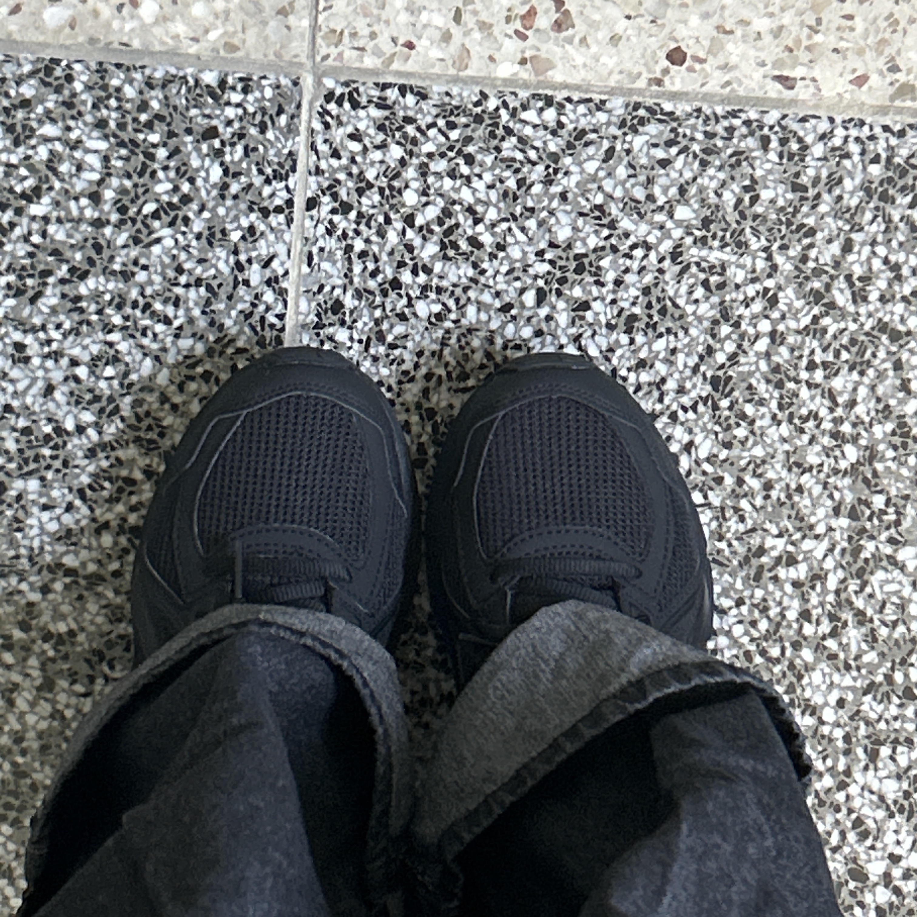 (W) Asics Jog 100 T Black - 2E Extra Wide 착용 스타일
