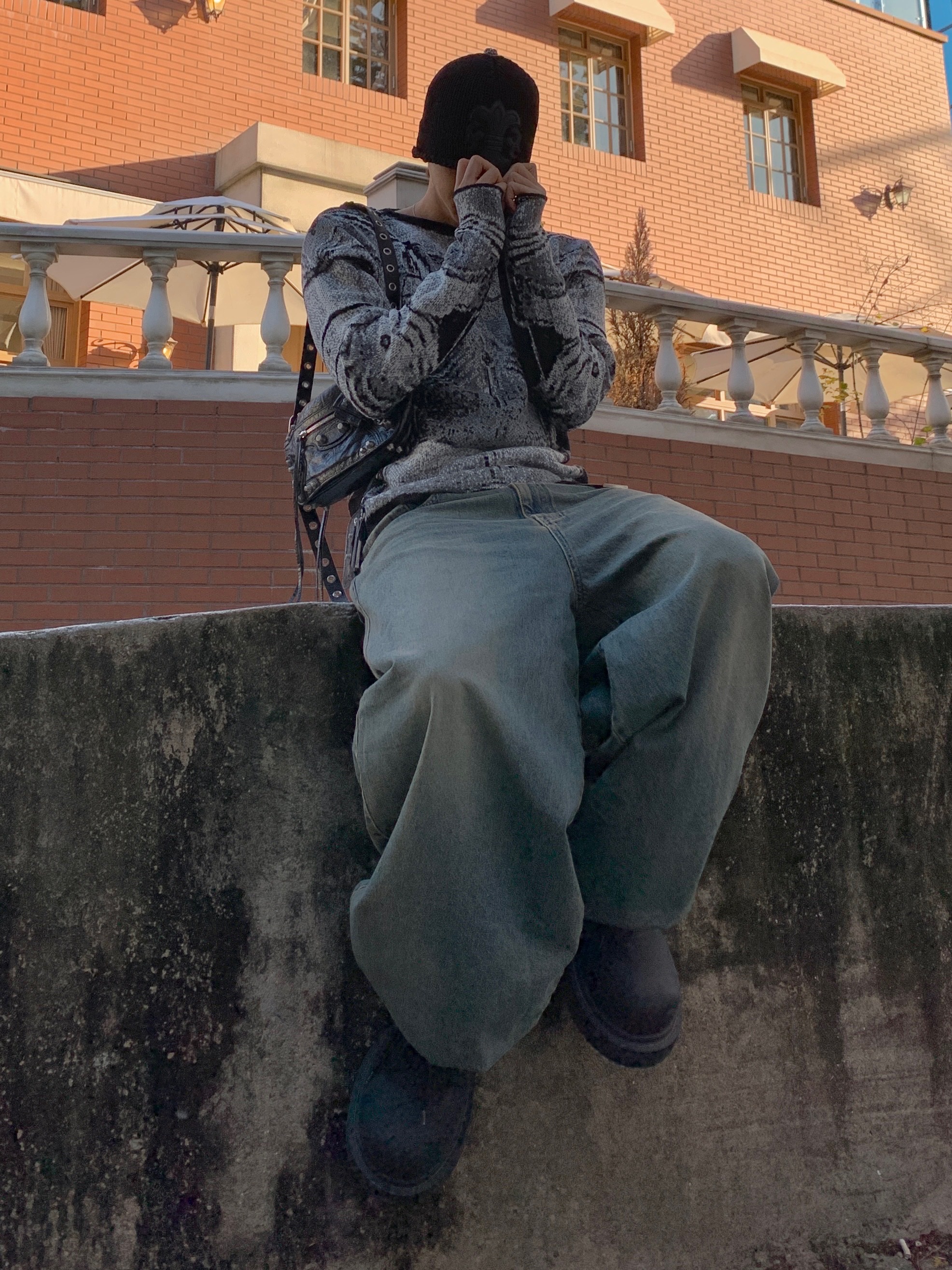 Thug Club Warrior Knits Warrior Now Multicolored, Balenciaga Arena Lambskin Aged Silver Hardware Le Cagole XS Flap Bag Black 착용 스타일 - 1