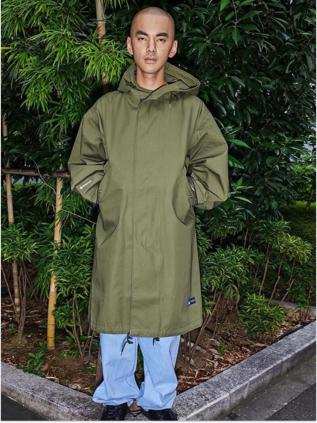 Nanaica x Palace Gore-Tex Hooded Coat Sage Green - 23FW, Nanamica x Palace Gore-Tex Cap Dark Navy - 23FW 착용 스타일 - 4