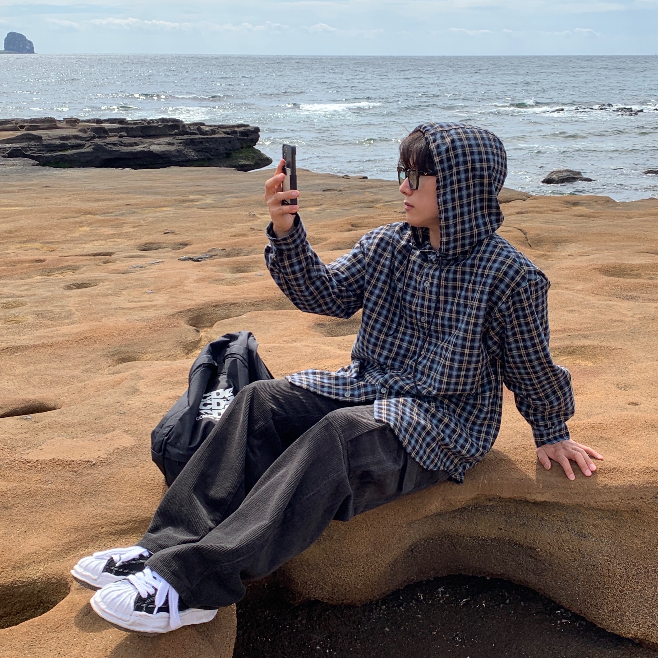 Maison Mihara Yasuhiro Blakey OG Sole Canvas Low-top Sneakers Black White, CDG Backpack Black 착용 스타일 - 1