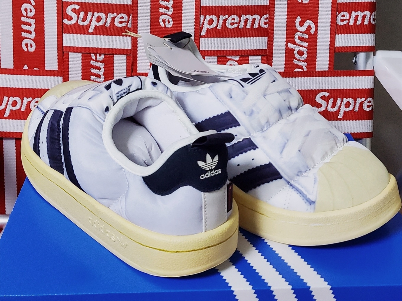 Adidas Puffylette Superstar Cloud White 착용 스타일