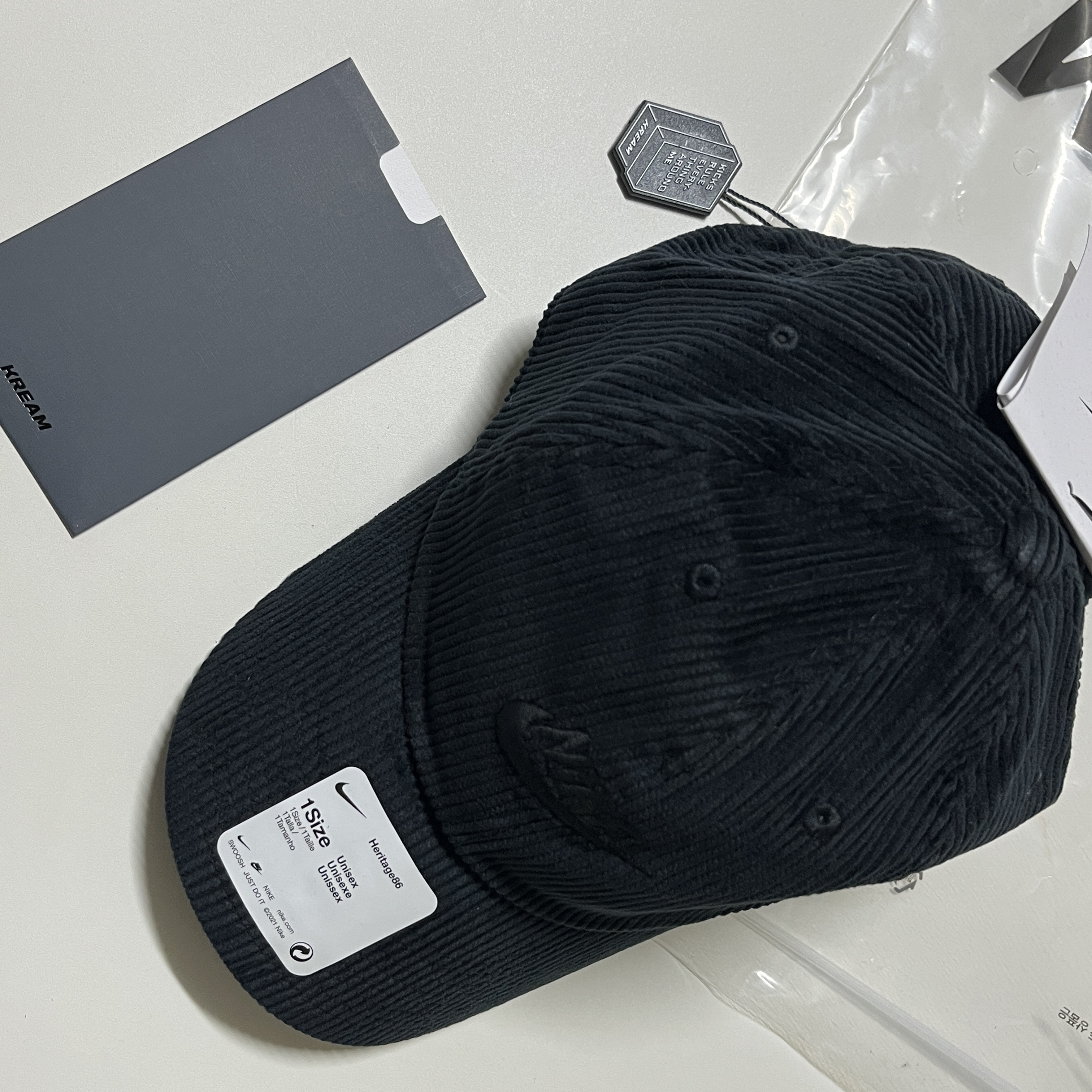 Nike Heritage 86 Corduroy Cap Black 착용 스타일 - 2