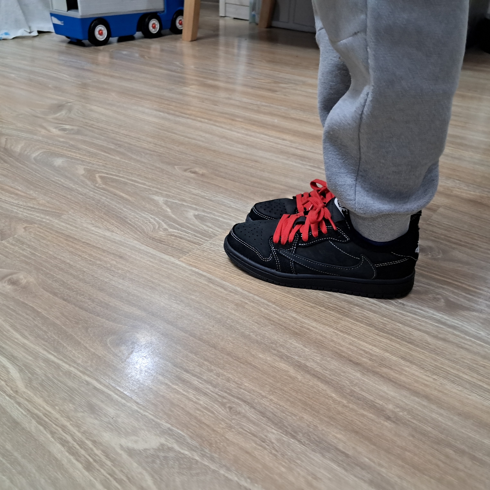 (PS) Jordan 1 x Travis Scott Retro Low OG SP Black Phantom 착용 스타일 - 2
