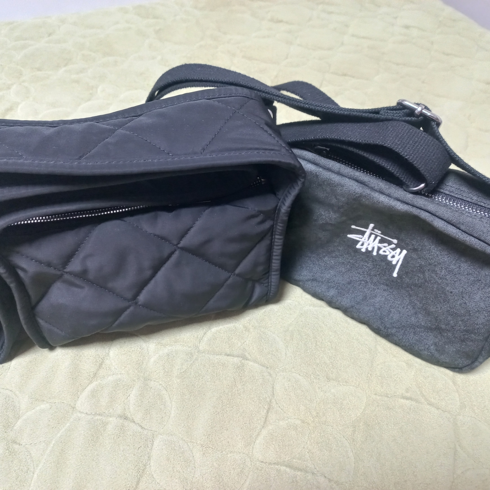 COS Diamond Quilted Mini Crossbody Bag Black 착용 스타일