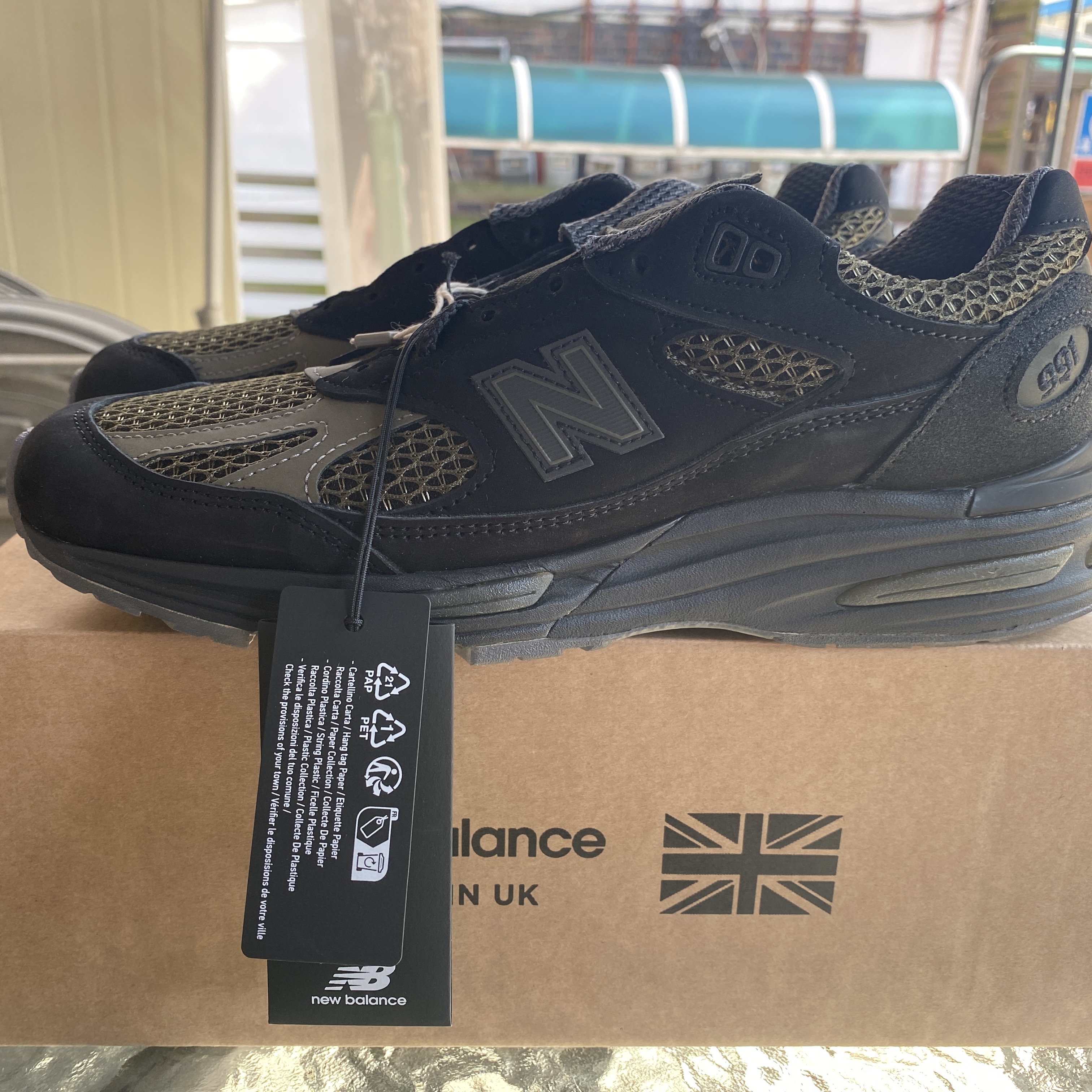 New Balance x Stone Island 991v2 Made in UK Black Olive Night 착용 스타일 - 3