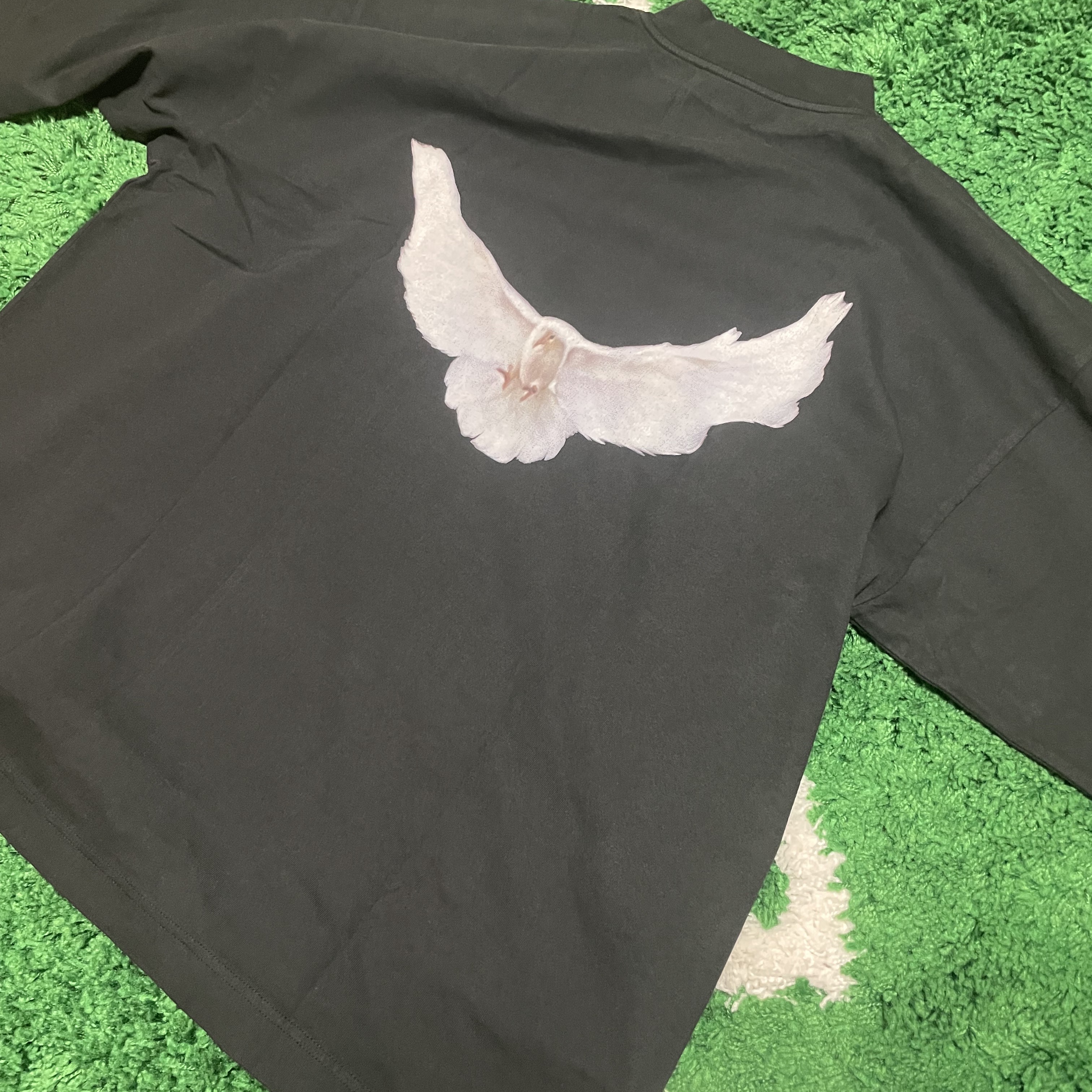 Yeezy Gap Engineered By Balenciaga Dove 3/4 Sleeve T-Shirt Black 착용 스타일