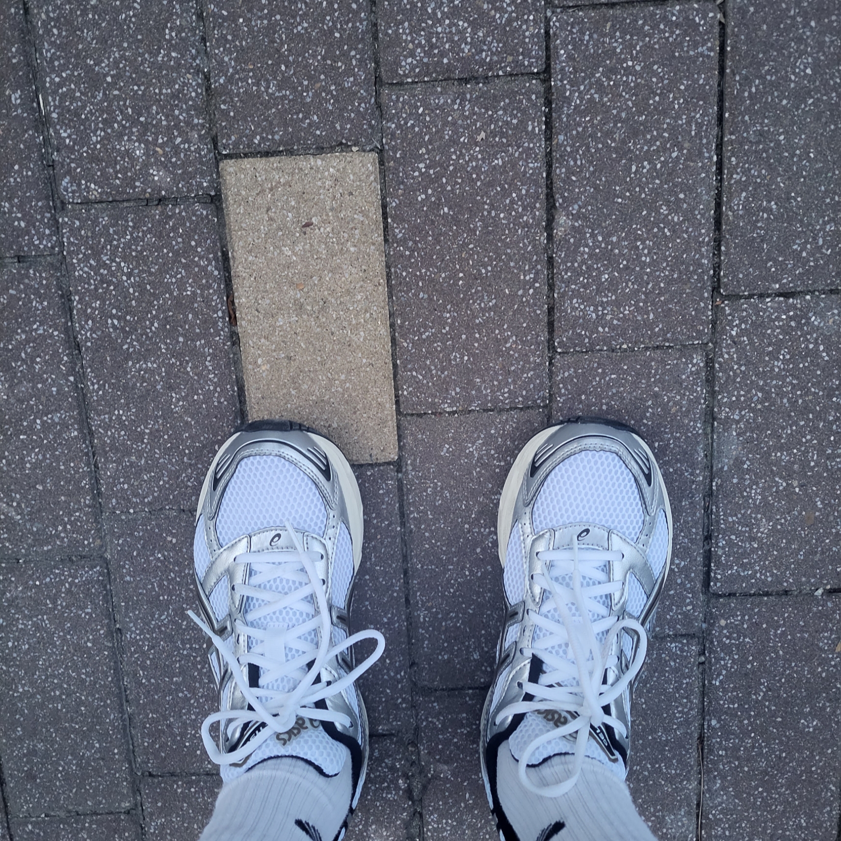 Asics Gel-1130 White Clay Canyon 착용 스타일