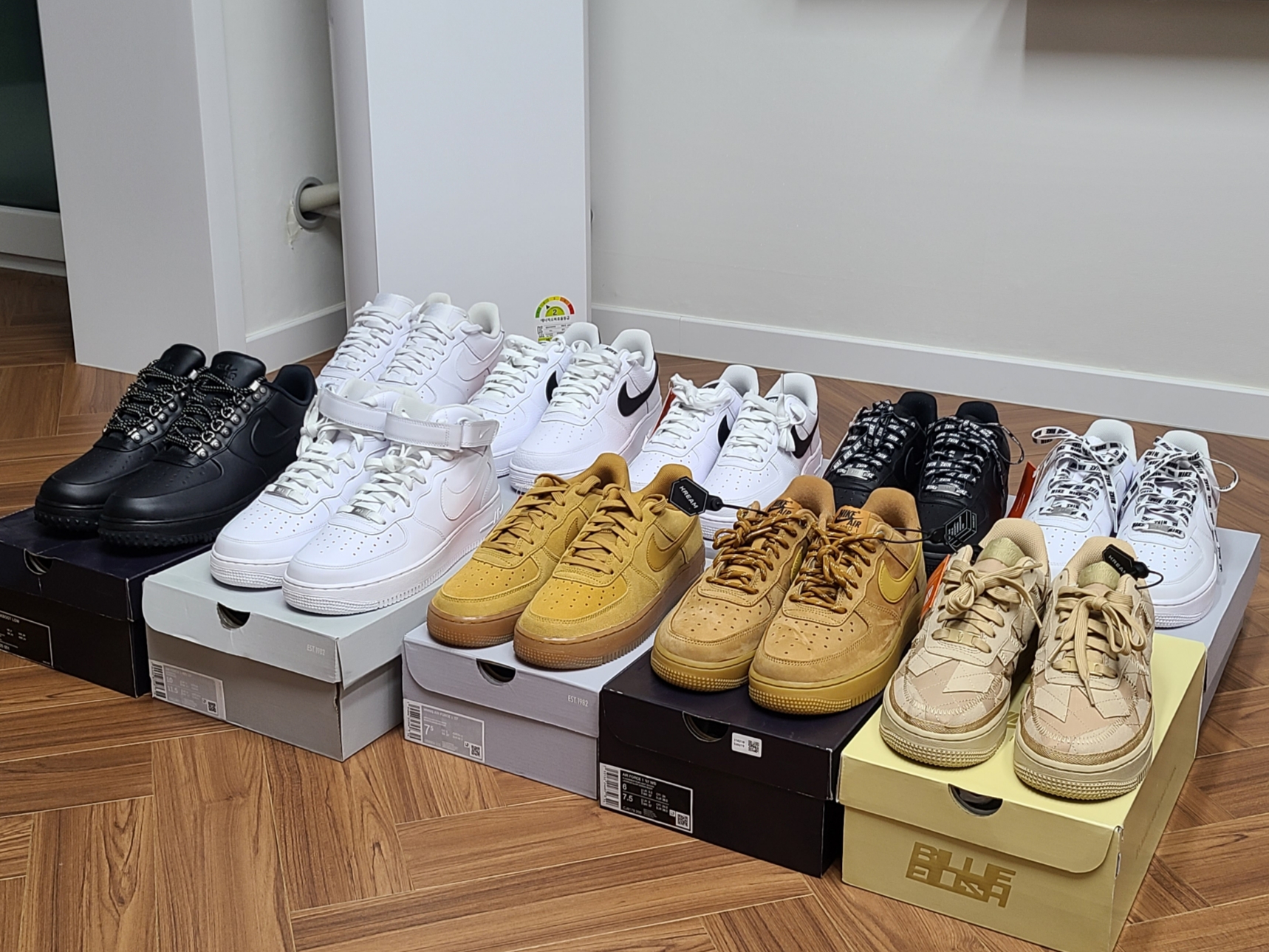 Nike Air Force 1 '07 WB Flax, Nike x Billie Eilish Air Force 1 Low '07 SP Mushroom 착용 스타일