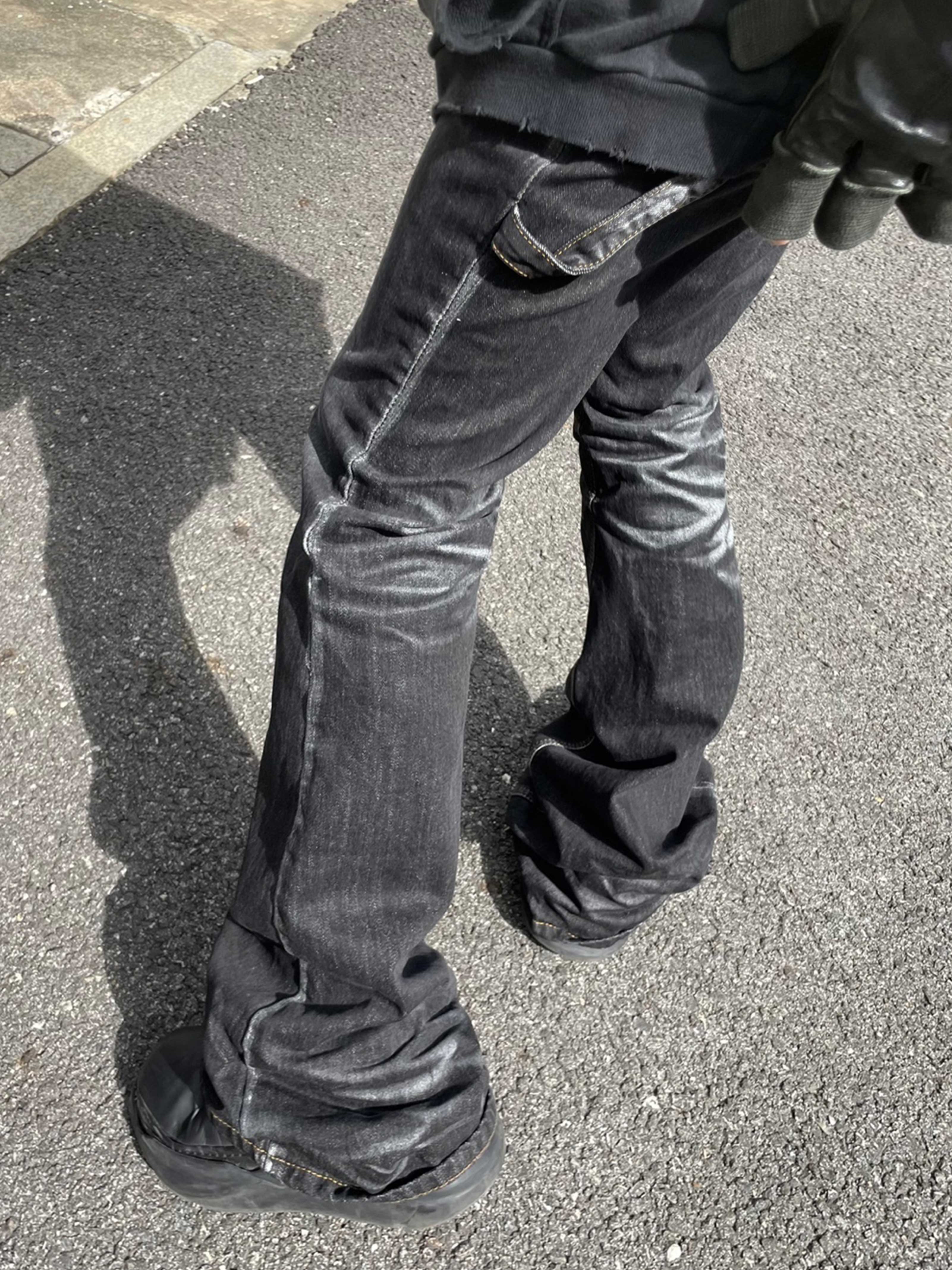 OMO Glitter Coated Flared Jean Washed Black, Undermycar Leachianus Multiple Tangles Double Logo Chain Down Blue - 23SS 착용 스타일 - 5