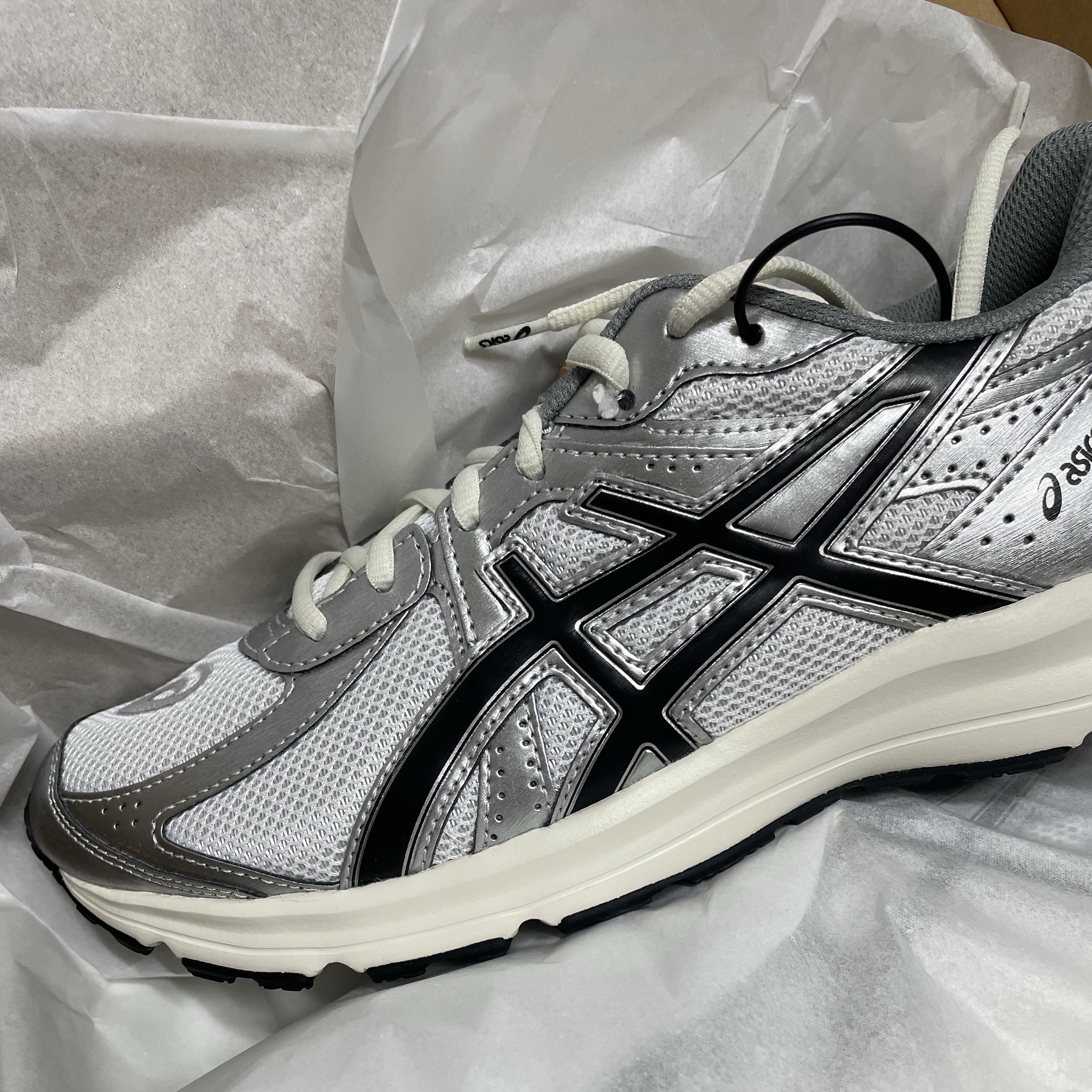 Asics Jog 100 S White Black - 2E Wide 착용 스타일