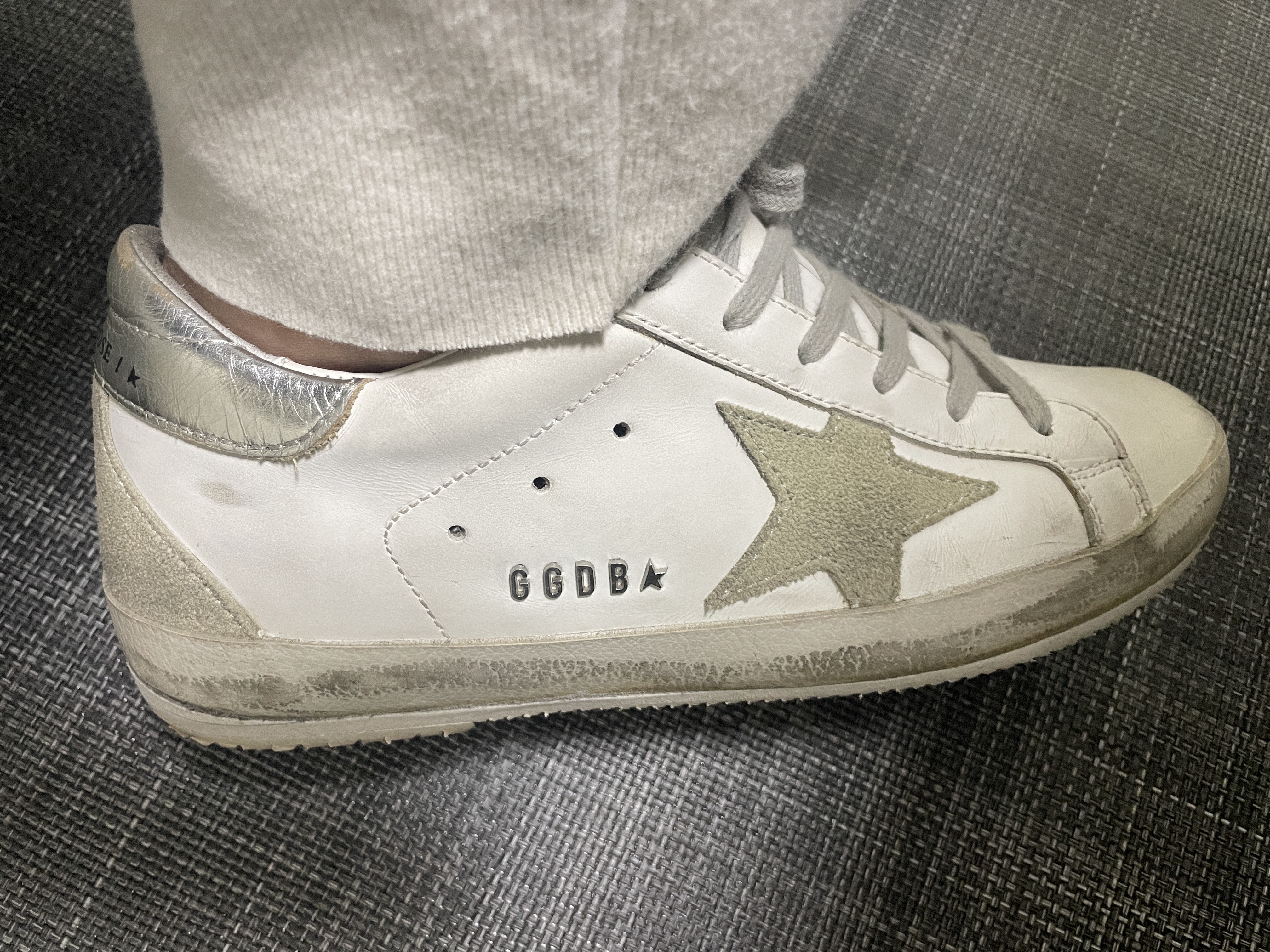 (W) Golden Goose Superstar White Silver Heel Tab Sneakers 착용 스타일