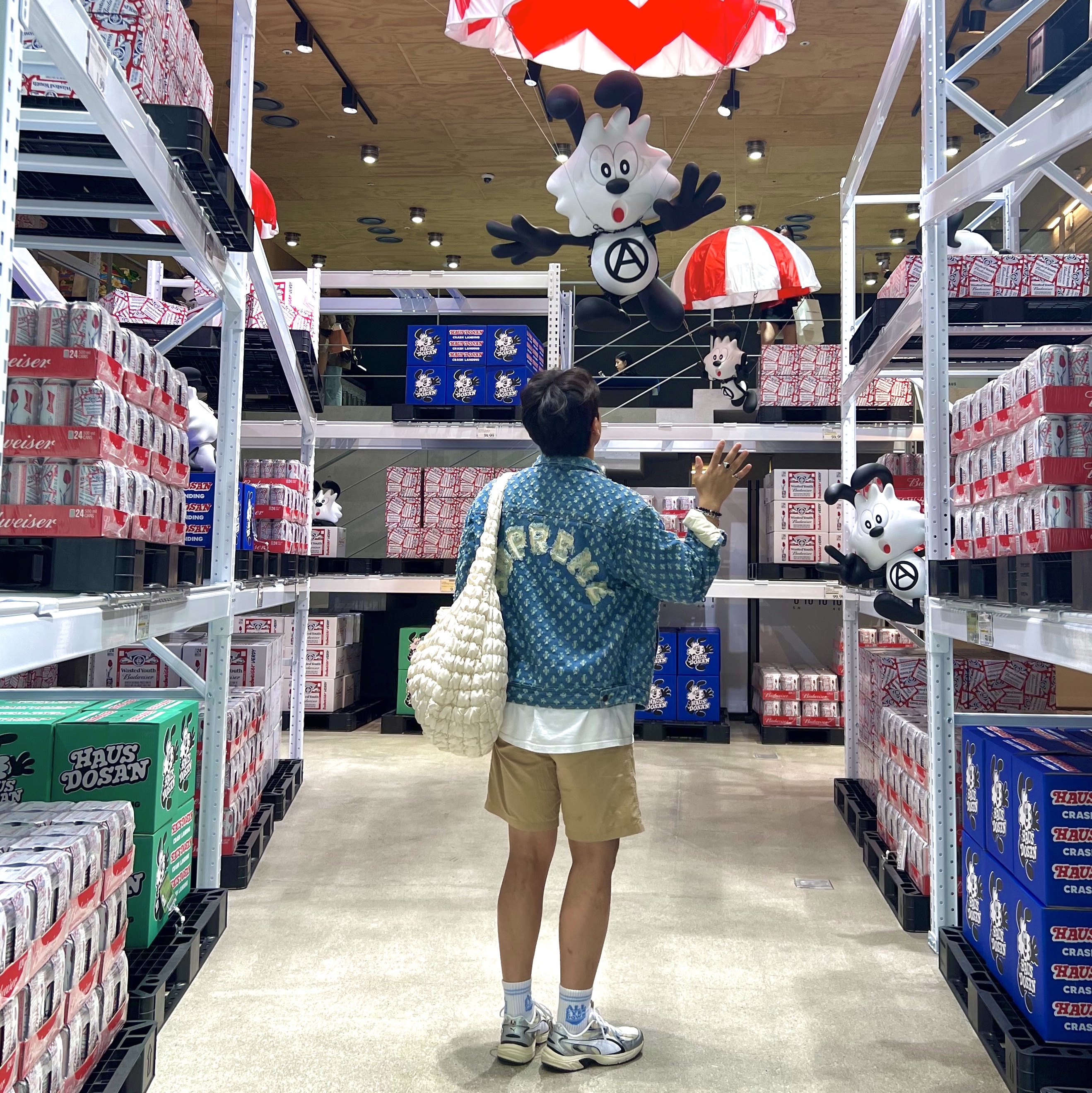 Puma Milenio Tech Warm White Silver, COS Quilted Oversized Shoulder Bag Off White Light Beige 착용 스타일