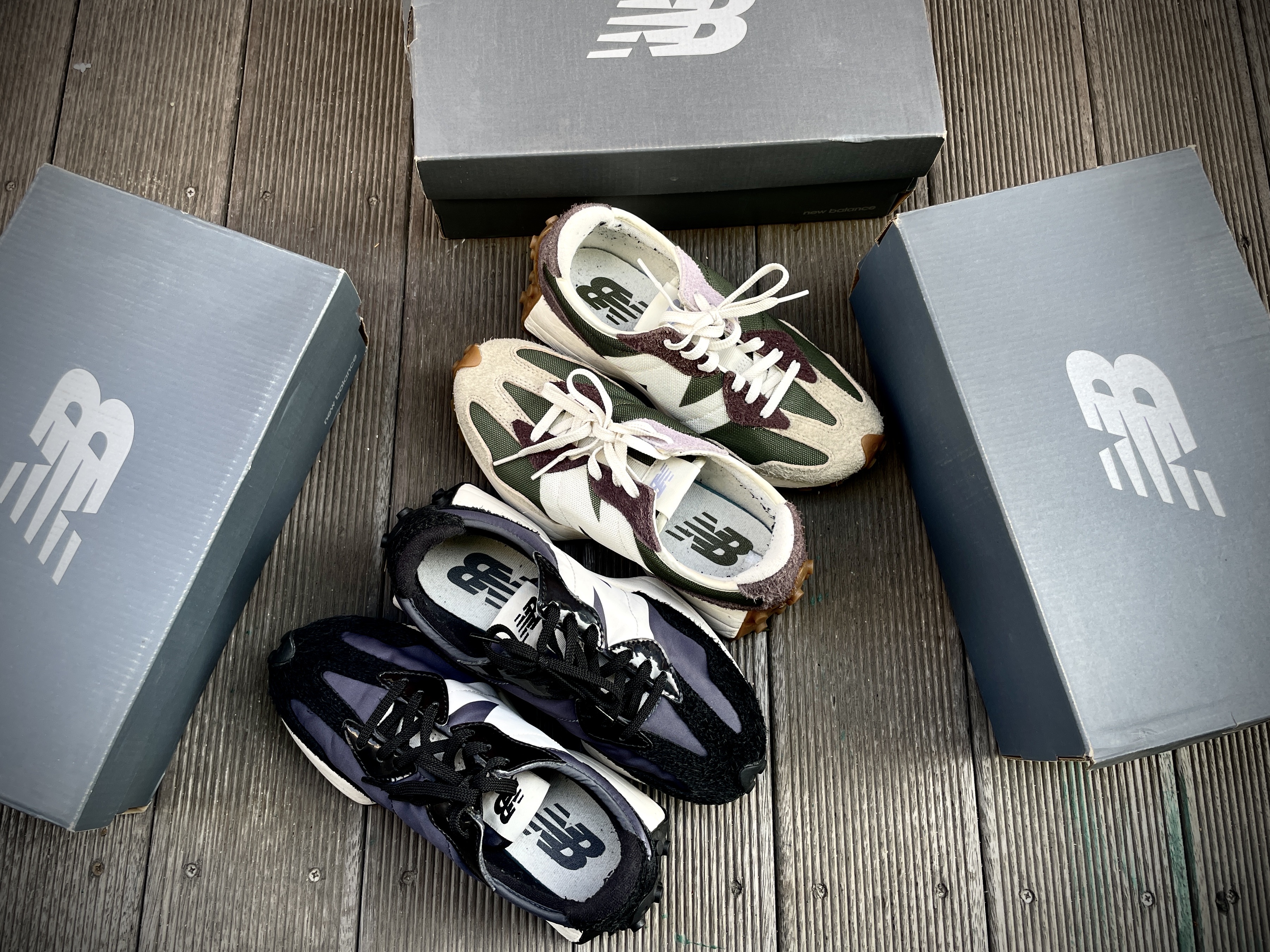 (W) New Balance 327 Black Grey, (W) New Balance 327 Oak Leaf Green 착용 스타일