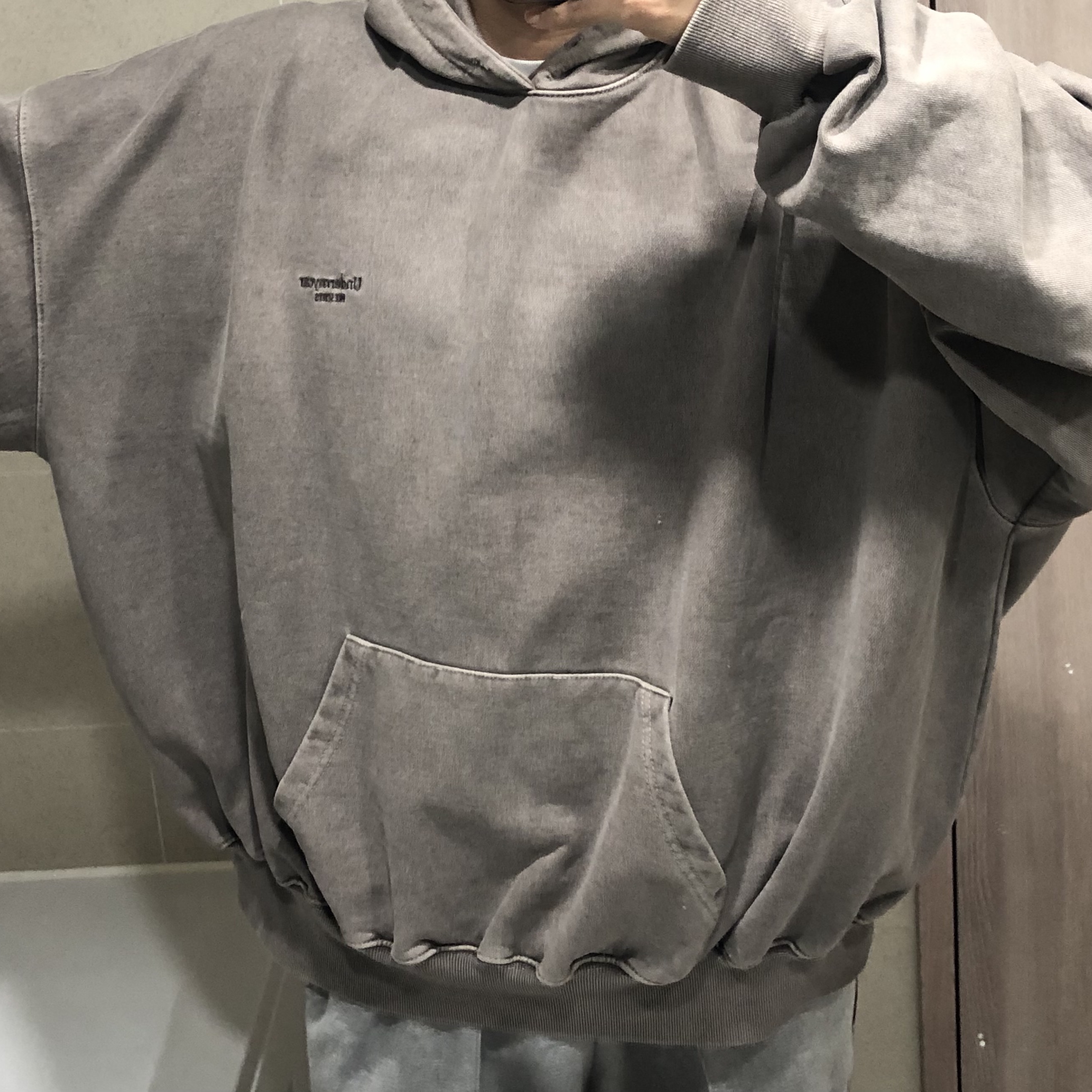 Undermycar Mu.08 Anti Fxxking Logo Play Oversized Pigment Hoodie Beige 착용 스타일