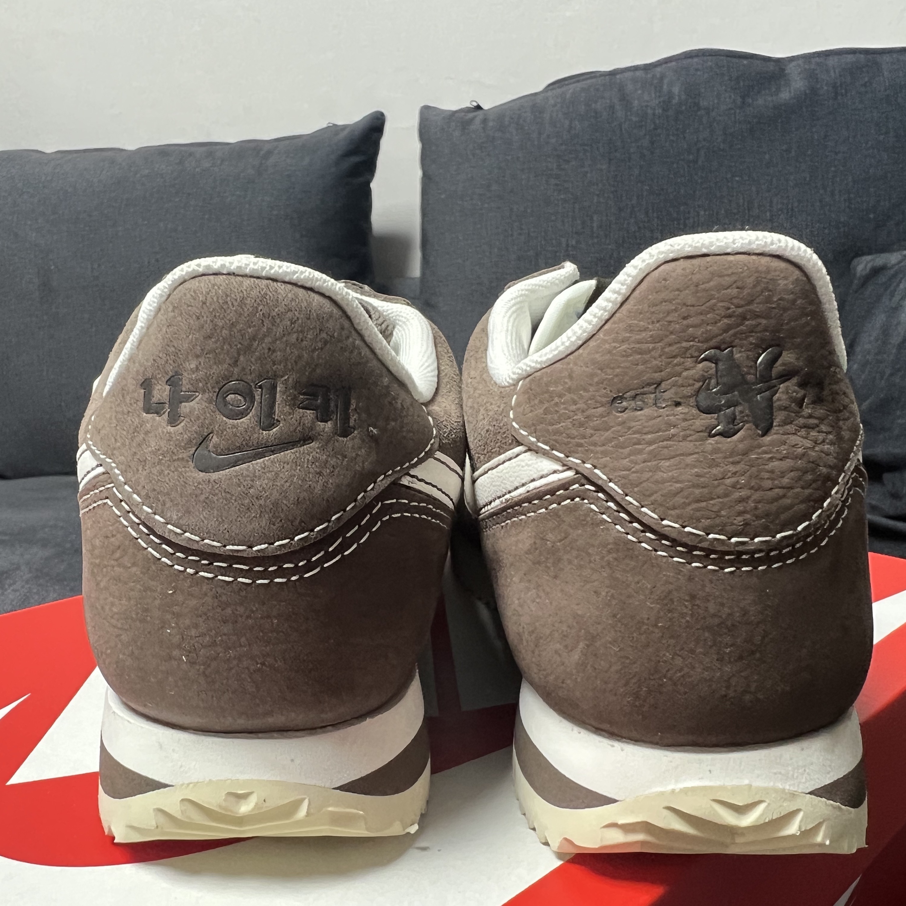 Nike Cortez SE Hangul Day Baroque Brown Sail 착용 스타일 - 3