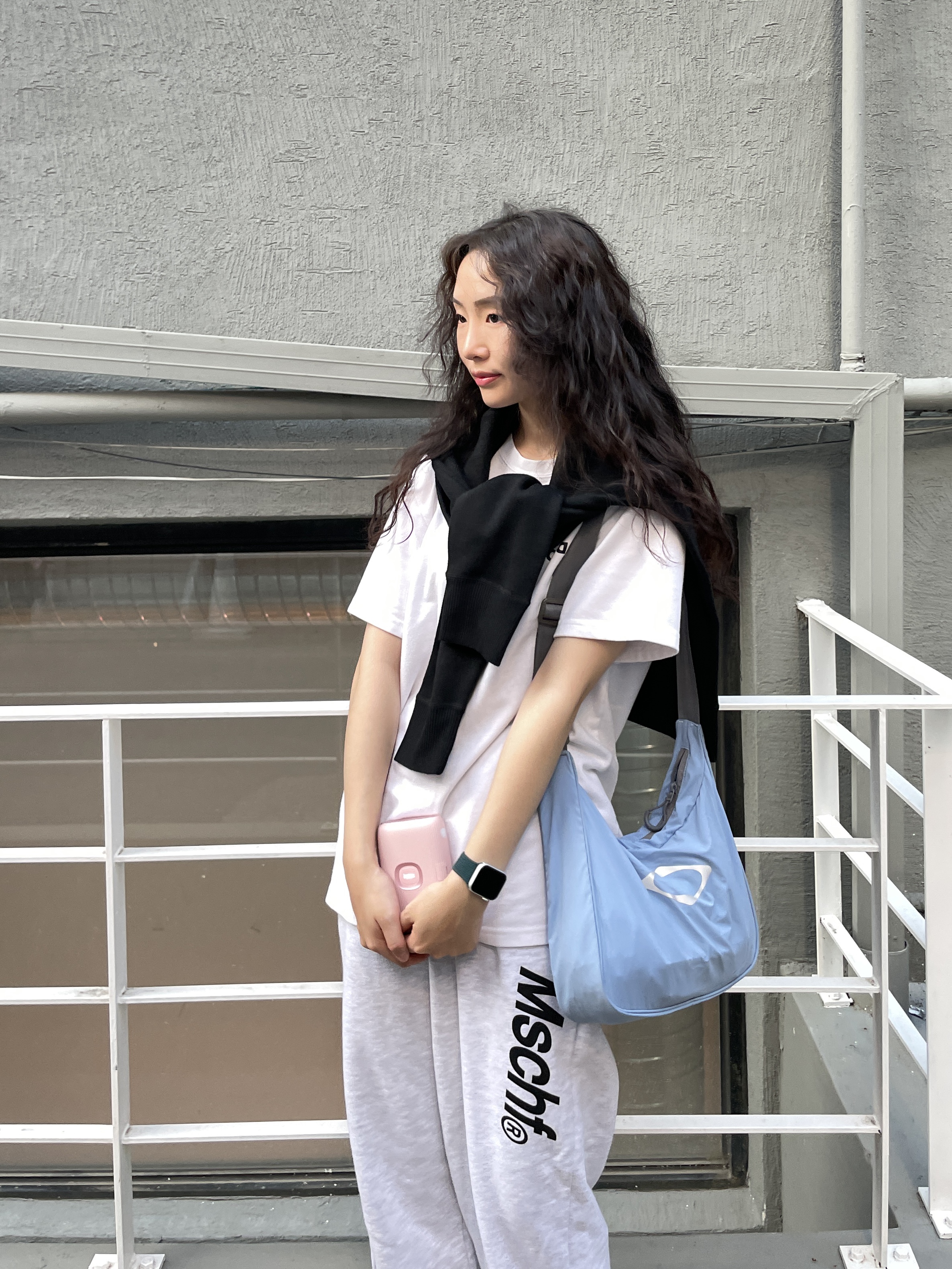 Mischief Rhombus Light Weight Cross Bag Greyish Blue - The Hyundai Seoul Exclusive, Salomon XT-6 Gore-Tex Black Ebony 착용 스타일 - 2