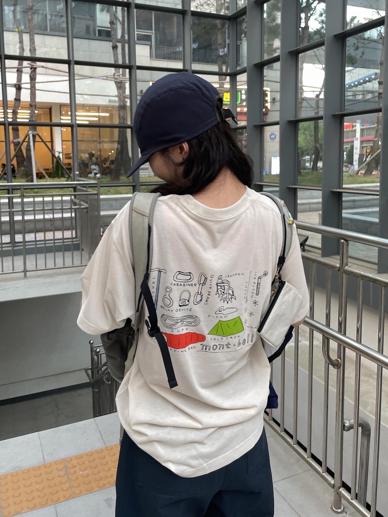 Nike x Travis Scott Air Max 270 React Cactus Trails, Arc'teryx Mantis 26 Backpack Habitat Forage 착용 스타일 - 3