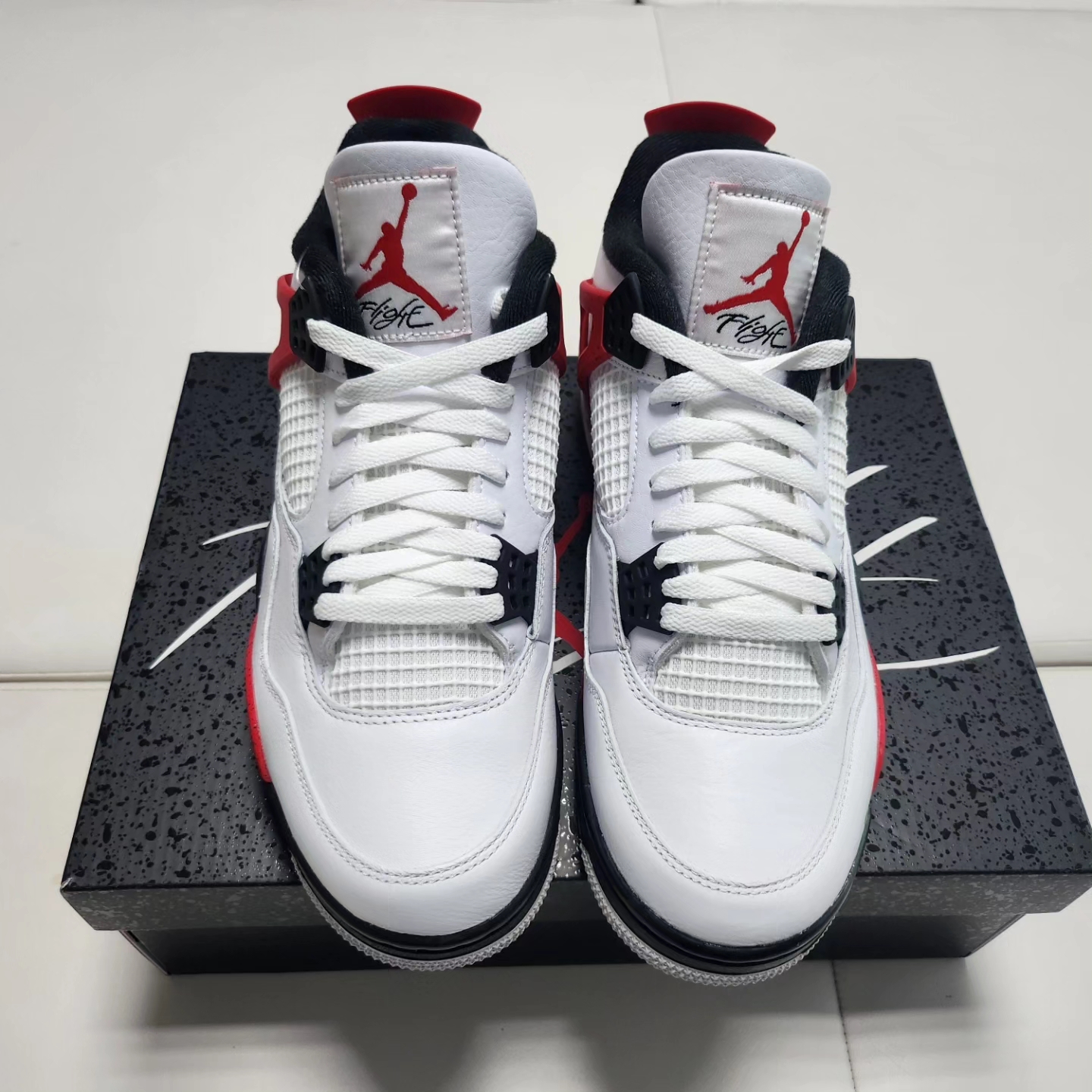 Jordan 4 Retro Red Cement 착용 스타일 - 3