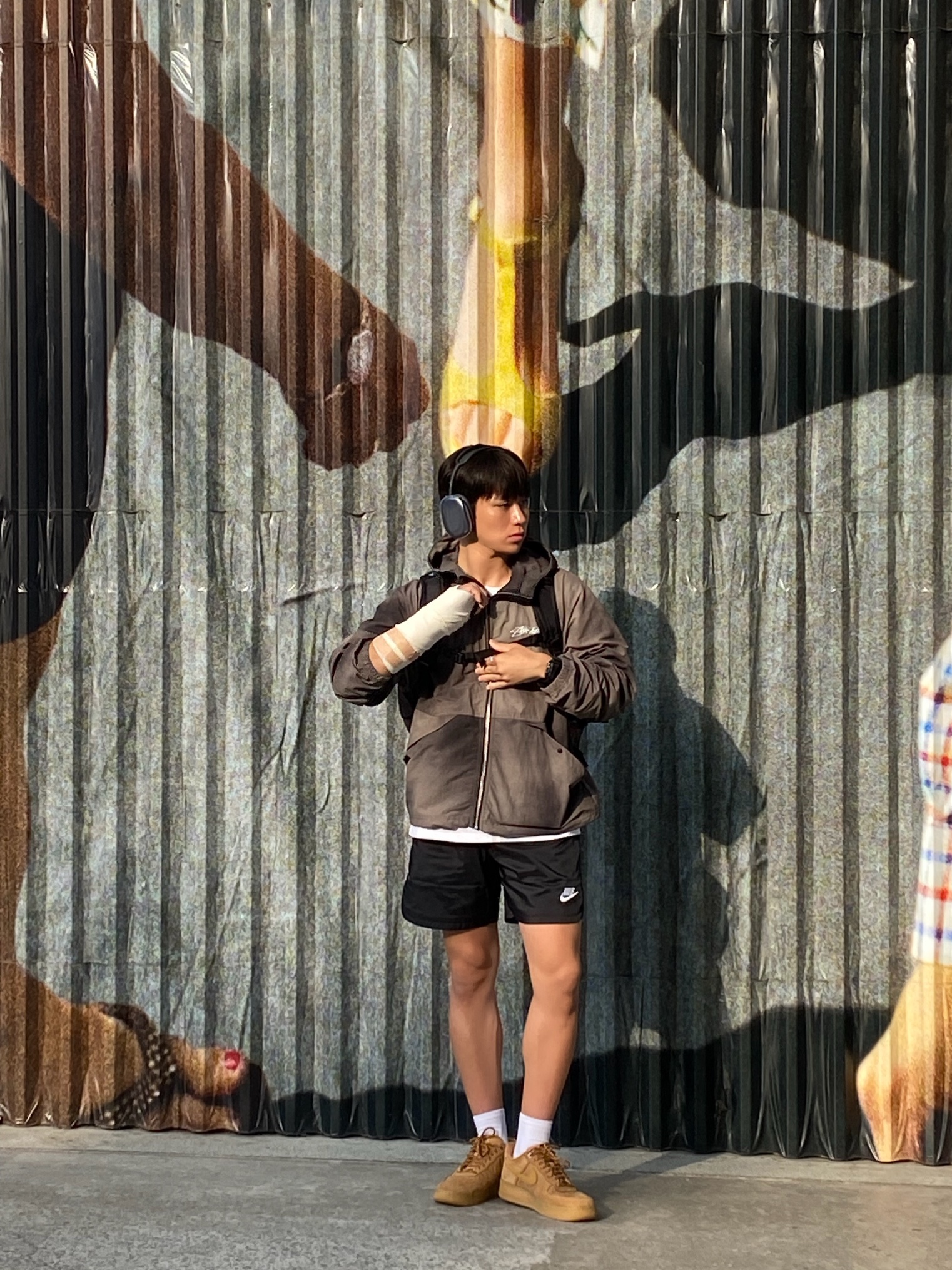 Apple AirPods Max Lightning Space Gray (Korean Ver.), Stussy Wave Dye Beach Shell Jacket Black 착용 스타일 - 2