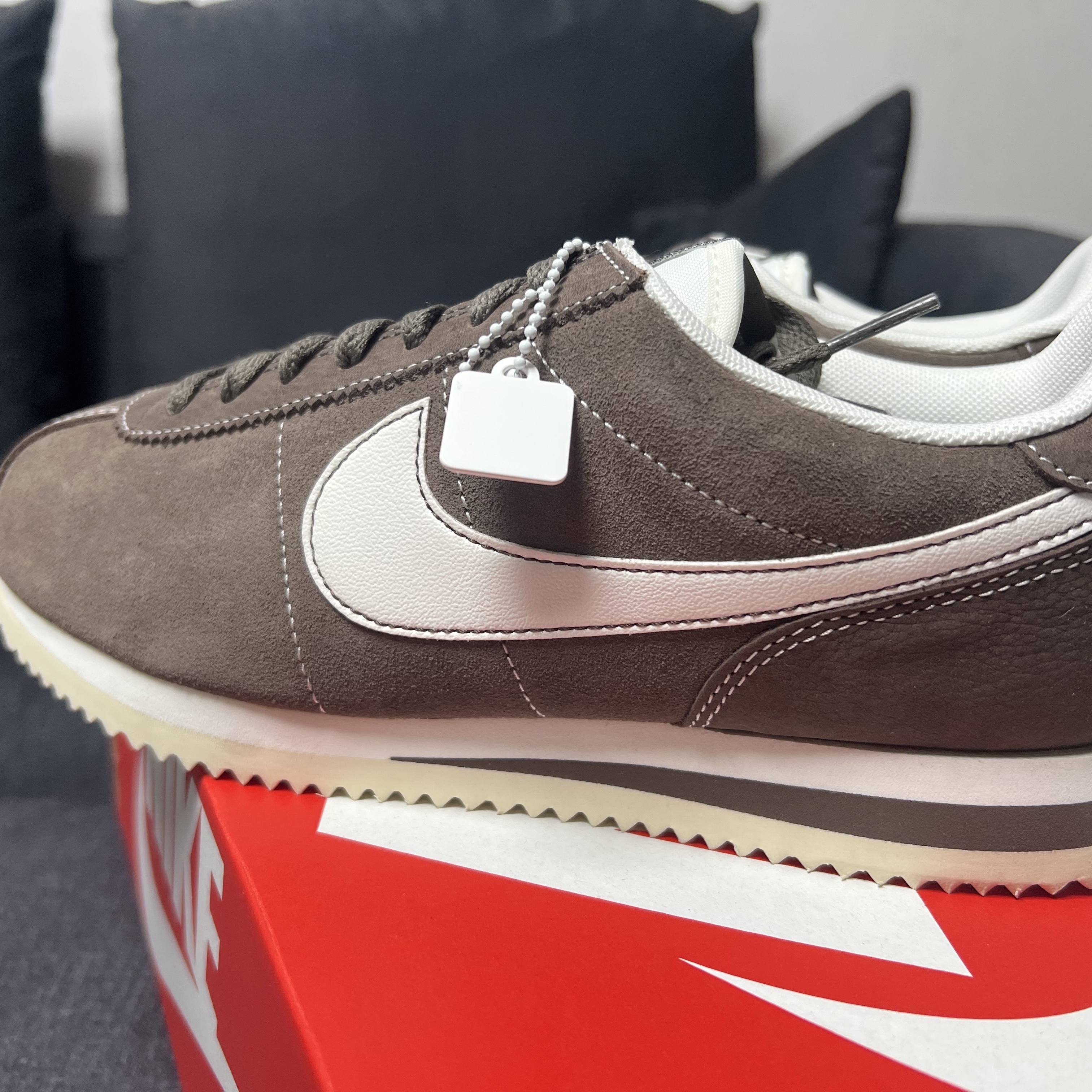 Nike Cortez SE Hangul Day Baroque Brown Sail 착용 스타일 - 2