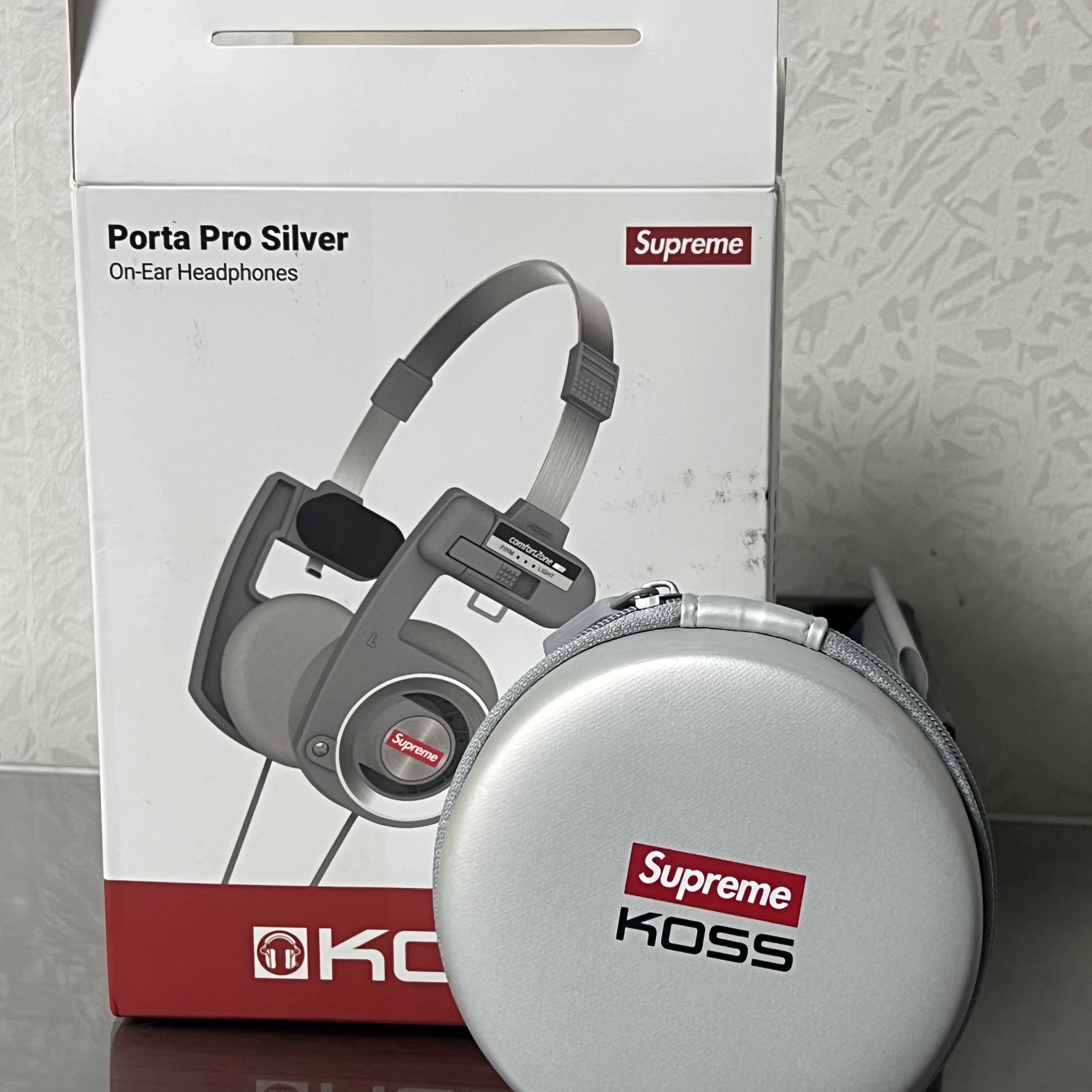 Supreme x Koss Portapro Headphones Silver - 23FW 착용 스타일 - 3