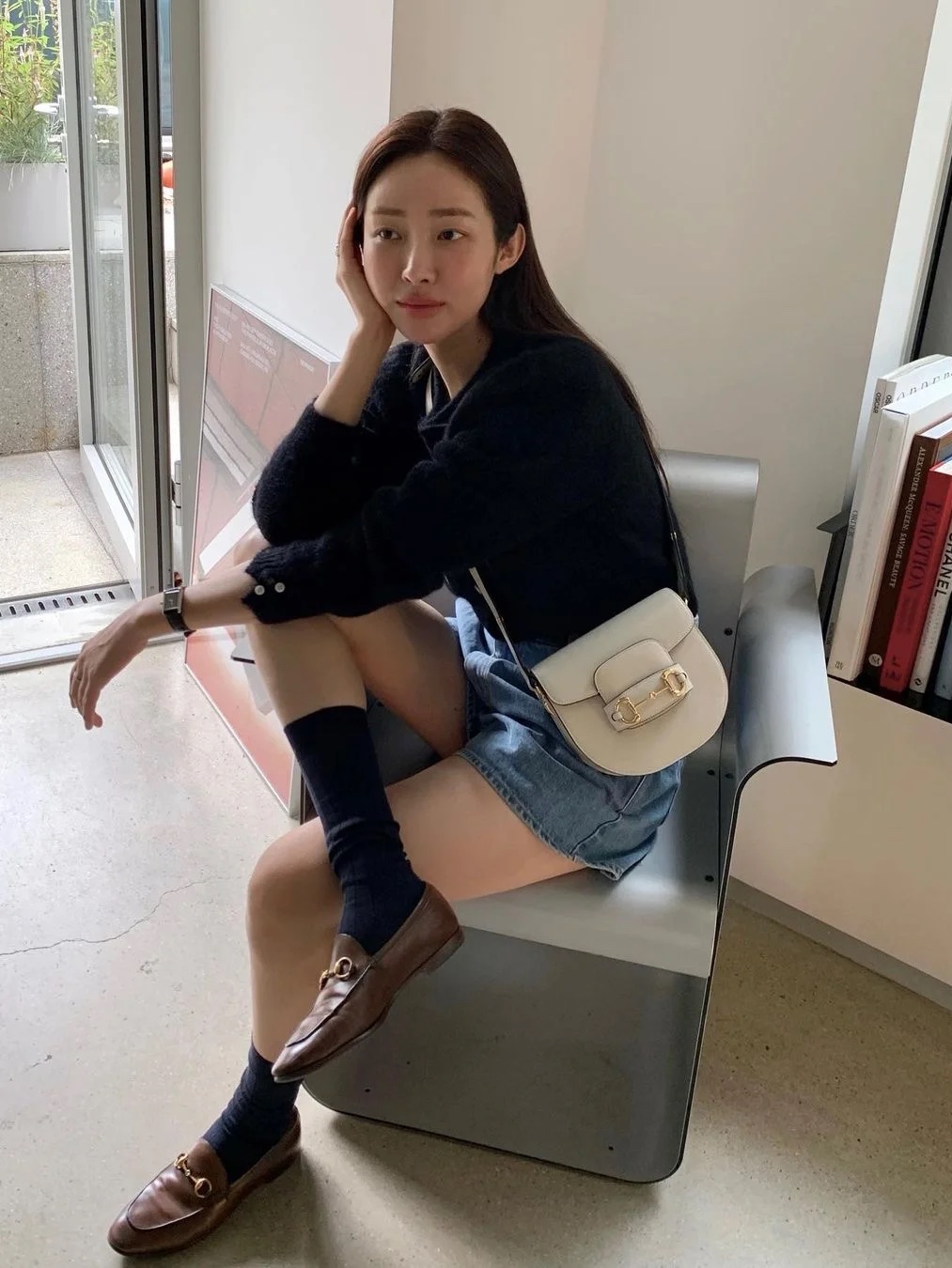 Prada Arque Leather Shoulder Bag Cognac, Celine Medium Ava Triomphe Bag in Triomphe Canvas Calfskin Tan 착용 스타일 - 6