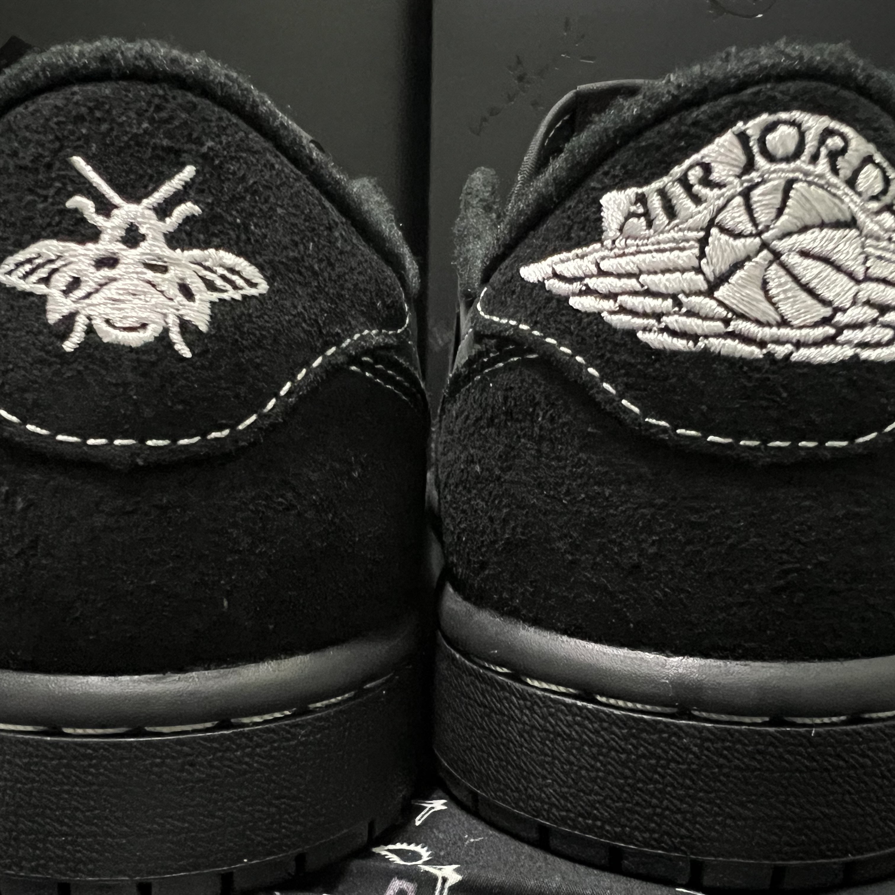 Jordan 1 x Travis Scott Retro Low OG SP Black Phantom 착용 스타일 - 2