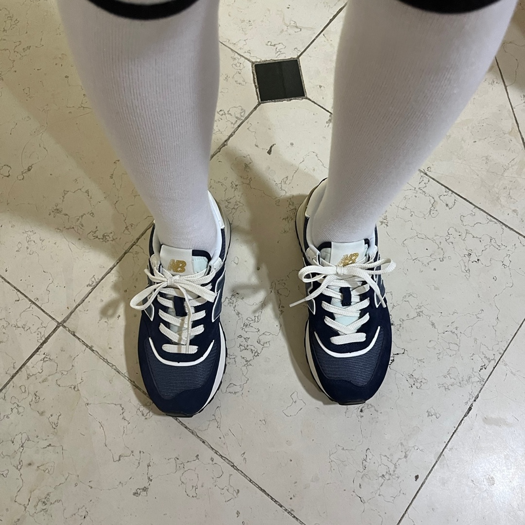 New Balance 574 Legacy Navy 착용 스타일 - 2