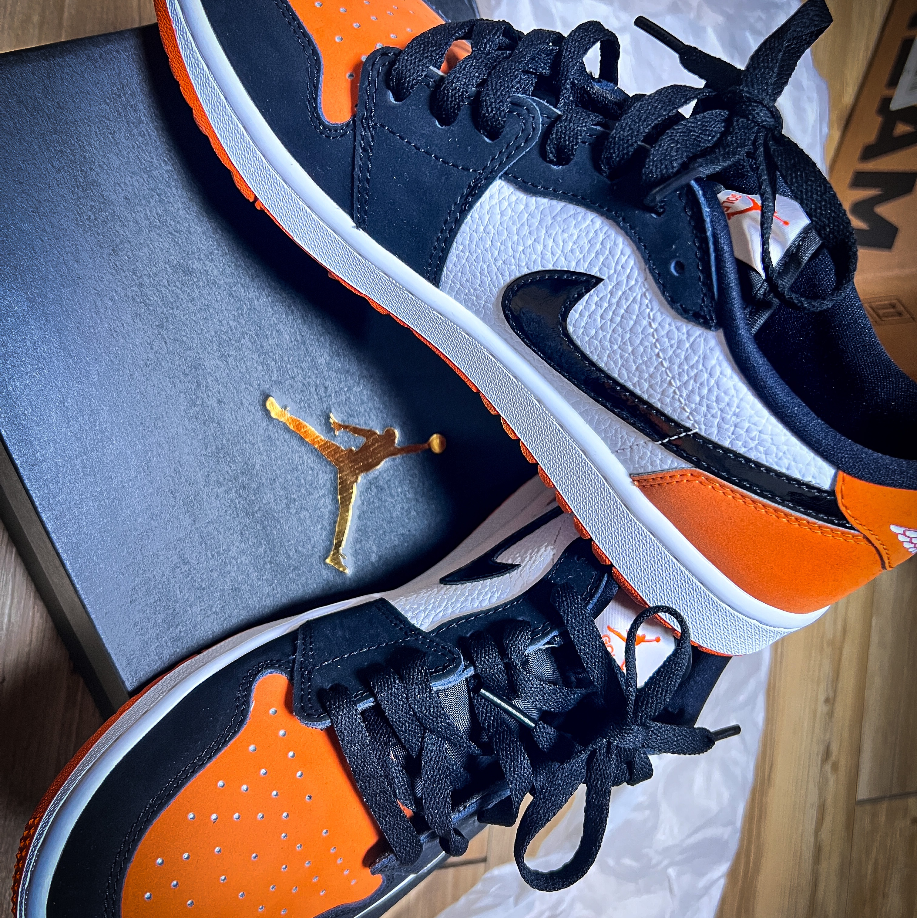 Jordan 1 Low Golf Starfish 착용 스타일