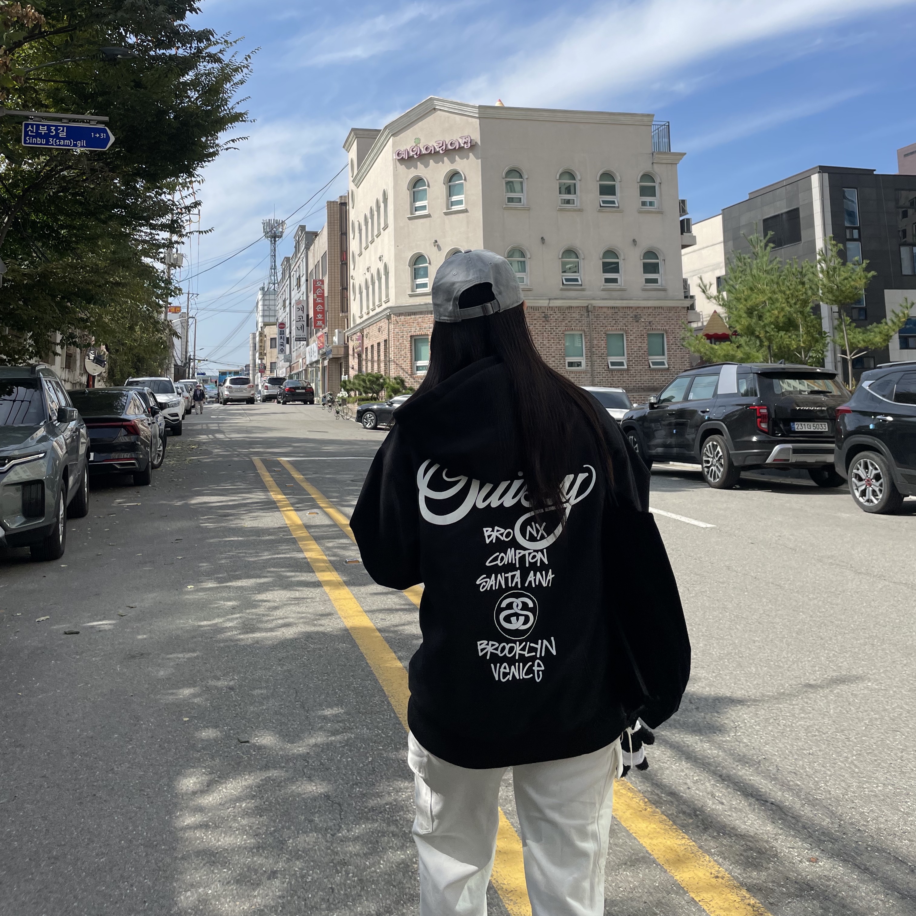 Stussy World Tour Hoodie Black 2023 착용 스타일 - 1