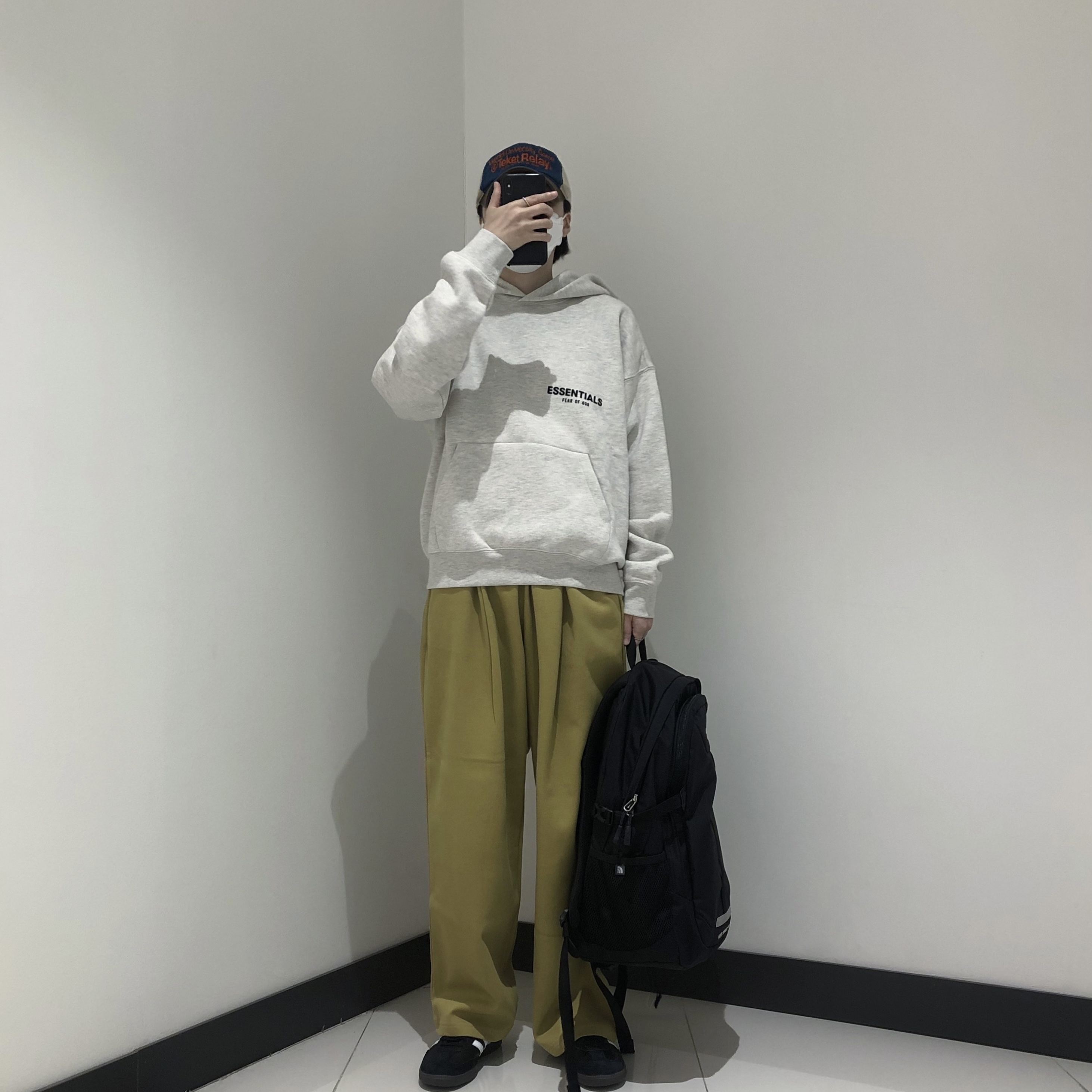 Essentials The Core Collection Hoodie Light Oatmeal, Adidas Samba OG Black White Gum 착용 스타일
