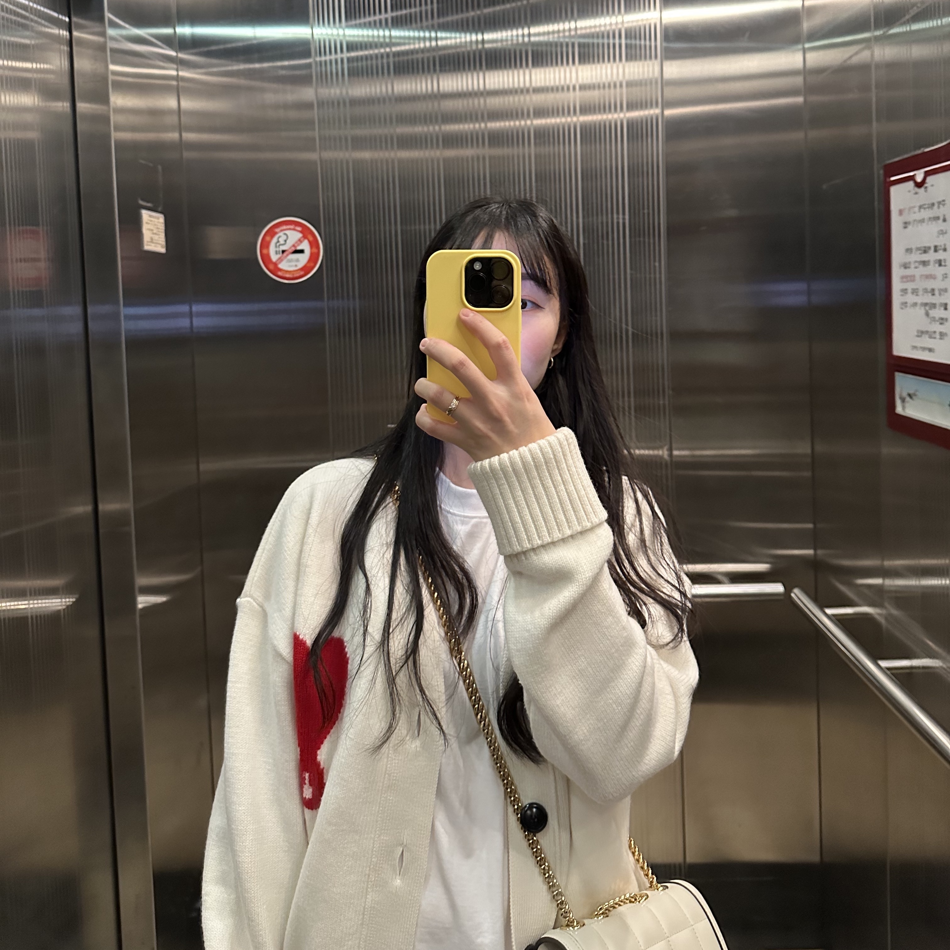 AMI de Coeur Oversize Intarsia Cardigan Off White Red, AMI de Coeur T-Shirt White 착용 스타일