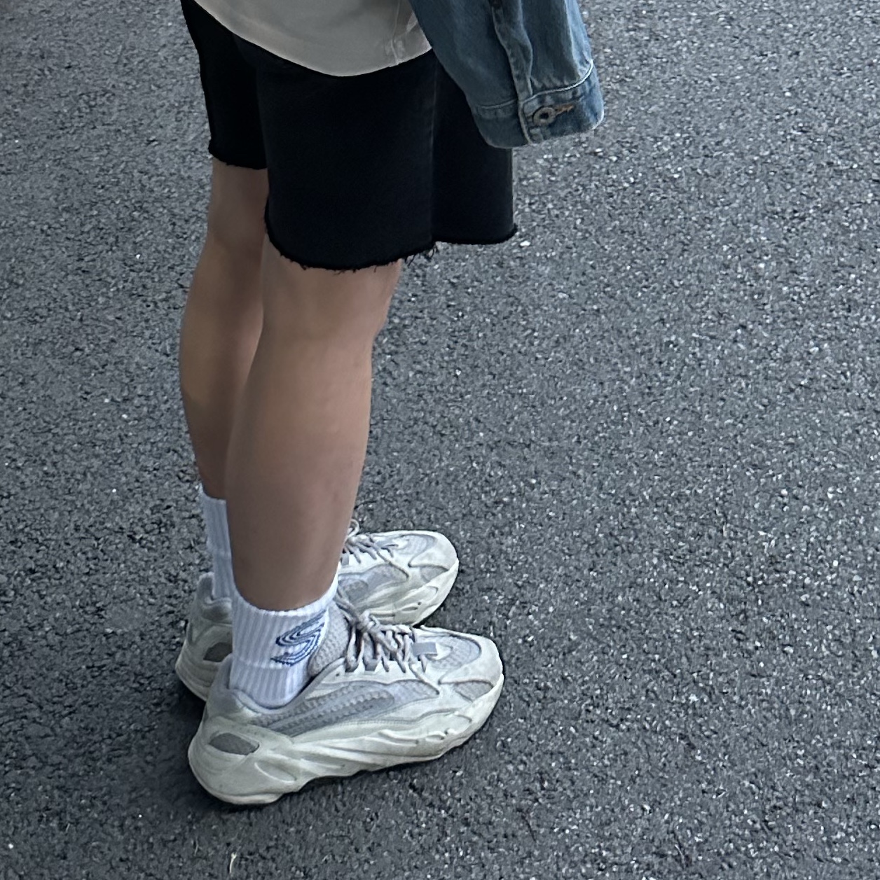 Adidas Yeezy Boost 700 V2 Static 2022 착용 스타일