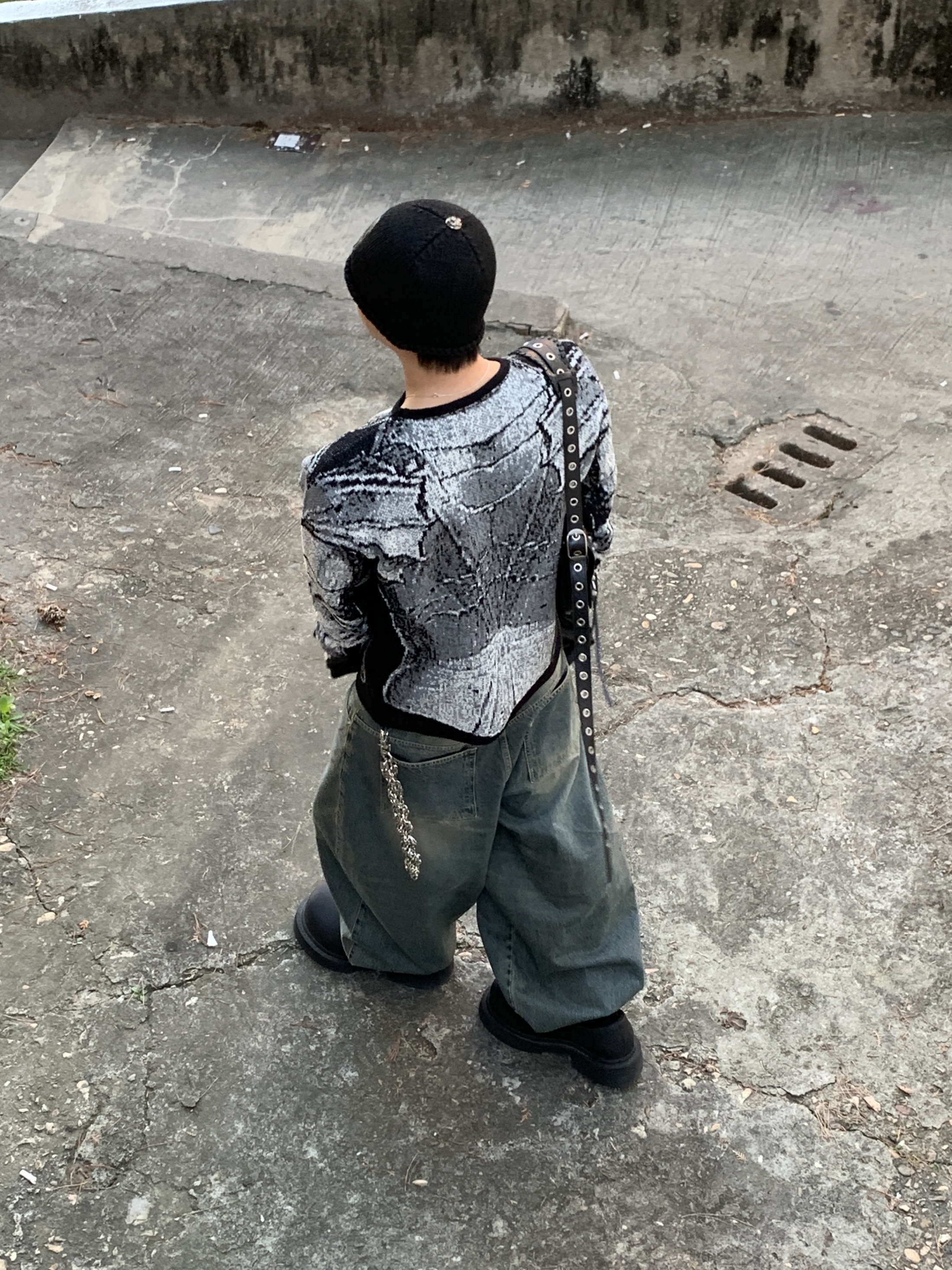Thug Club Warrior Knits Warrior Now Multicolored, Balenciaga Arena Lambskin Aged Silver Hardware Le Cagole XS Flap Bag Black 착용 스타일 - 5