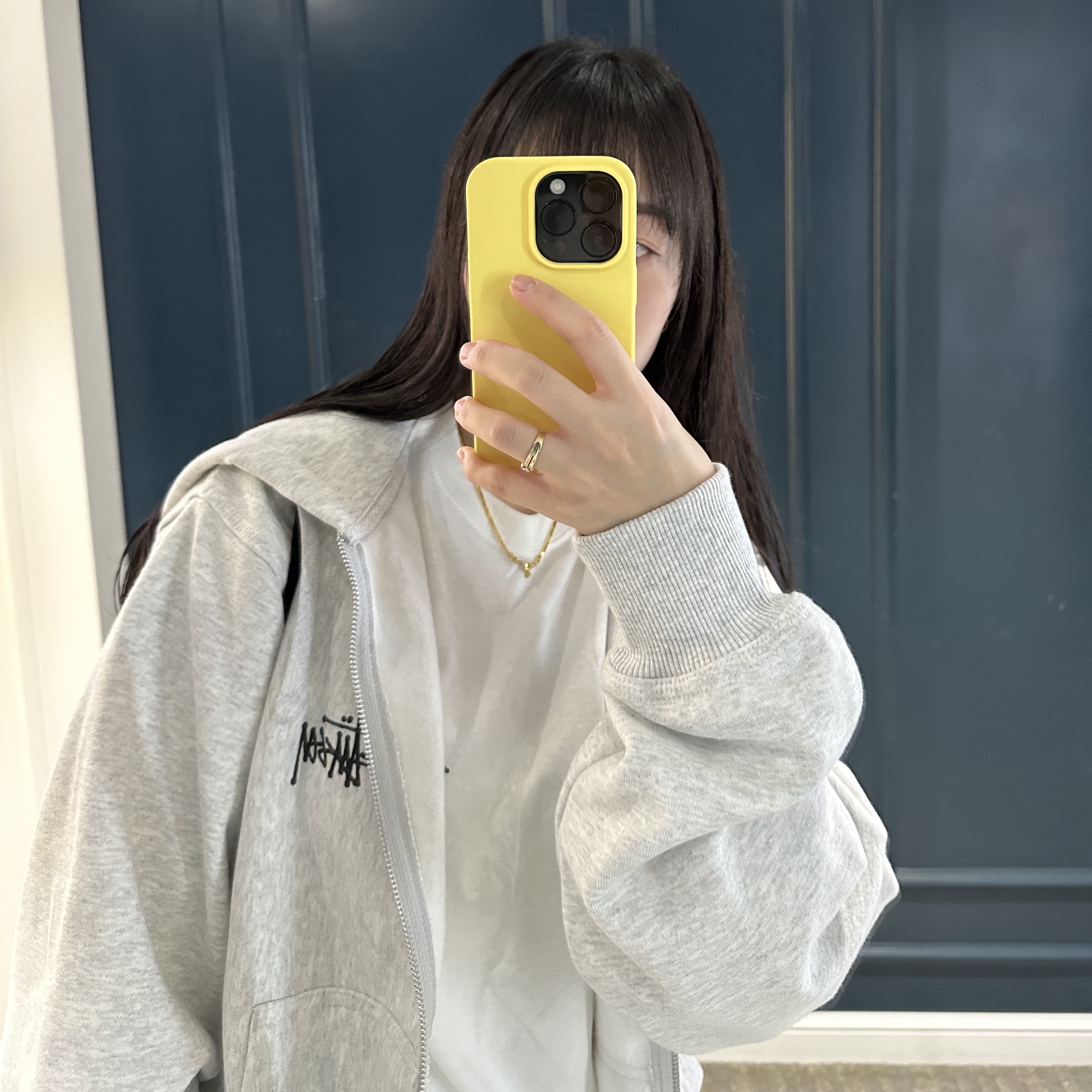 Stussy Basic Stussy Zip Hoodie Ash Heather 2023, Stussy Suits T-Shirt White 착용 스타일