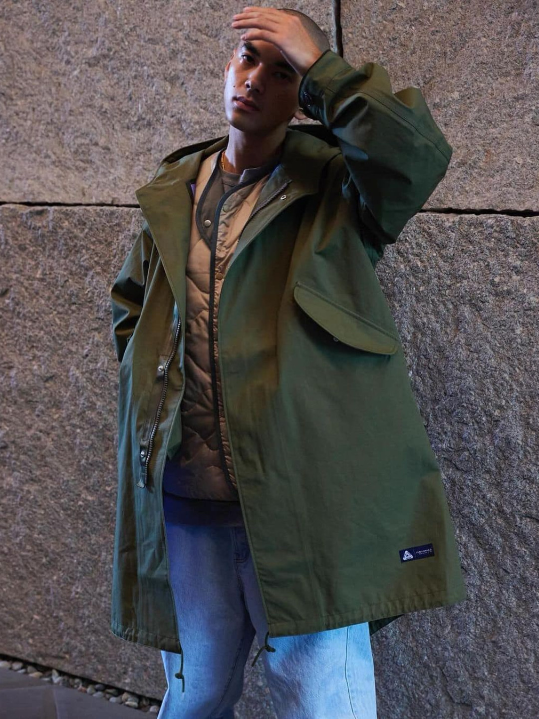 Nanaica x Palace Gore-Tex Hooded Coat Sage Green - 23FW, Nanamica x Palace Gore-Tex Cap Dark Navy - 23FW 착용 스타일 - 2
